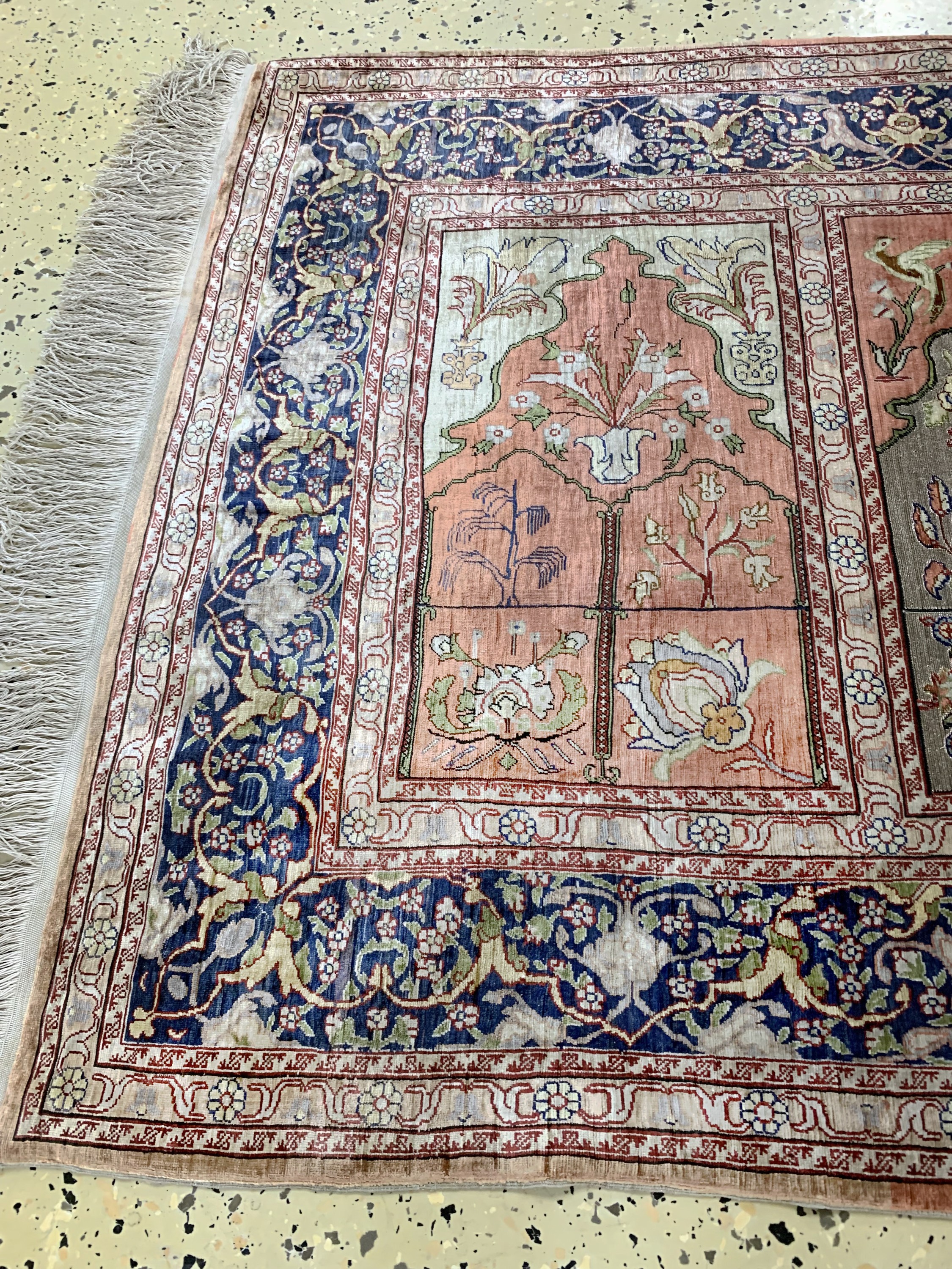 Detail a: Hereke Seide fein"Saf", Türkei, signert, Mitte 20.Jhd, reine Naturseide, Metallbroschiert, ca. 140 x 82 cm, ca. 1 Mio Kn/qm, EHZ: 1-2