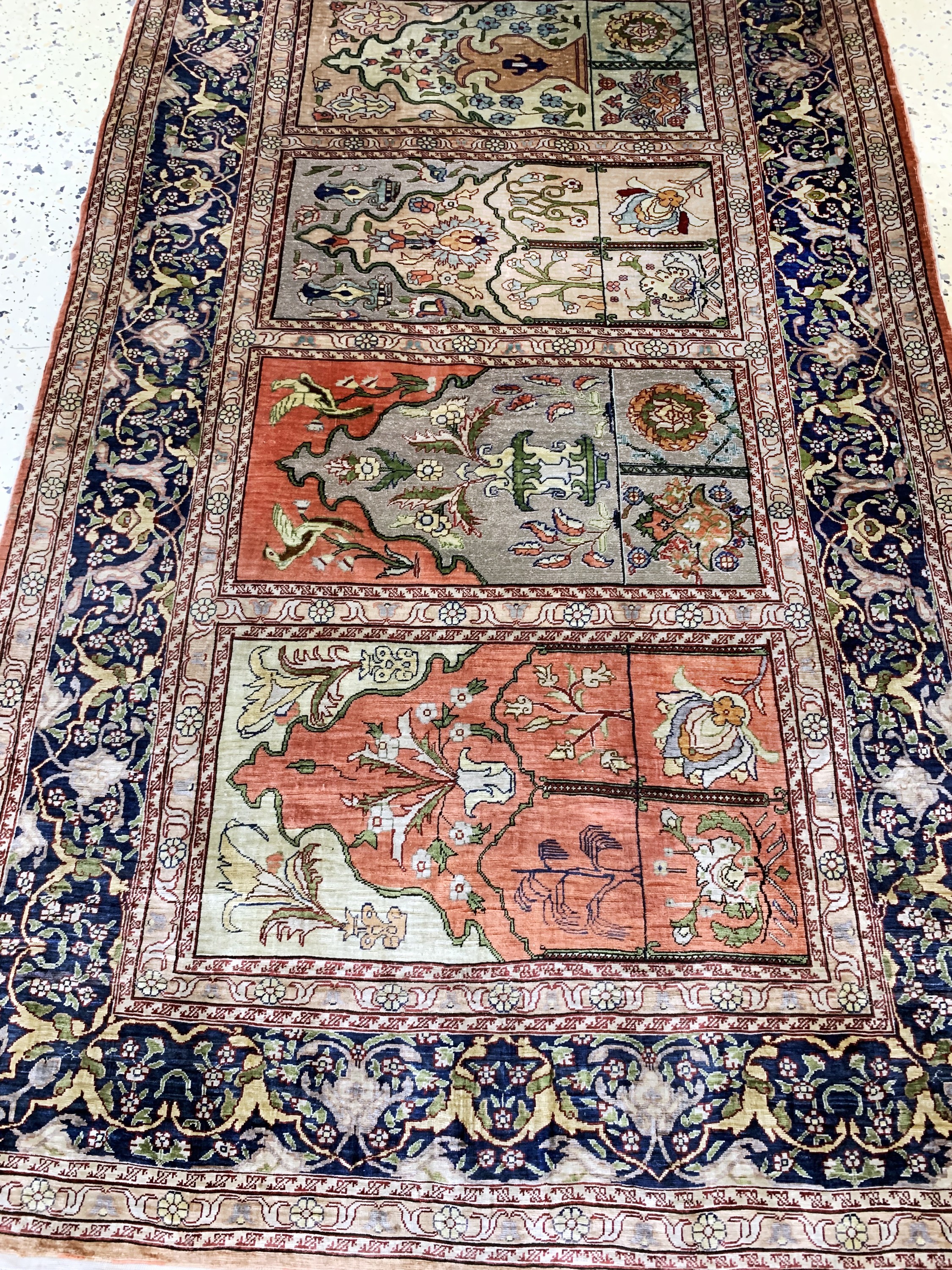 Detail e: Hereke Seide fein"Saf", Türkei, signert, Mitte 20.Jhd, reine Naturseide, Metallbroschiert, ca. 140 x 82 cm, ca. 1 Mio Kn/qm, EHZ: 1-2