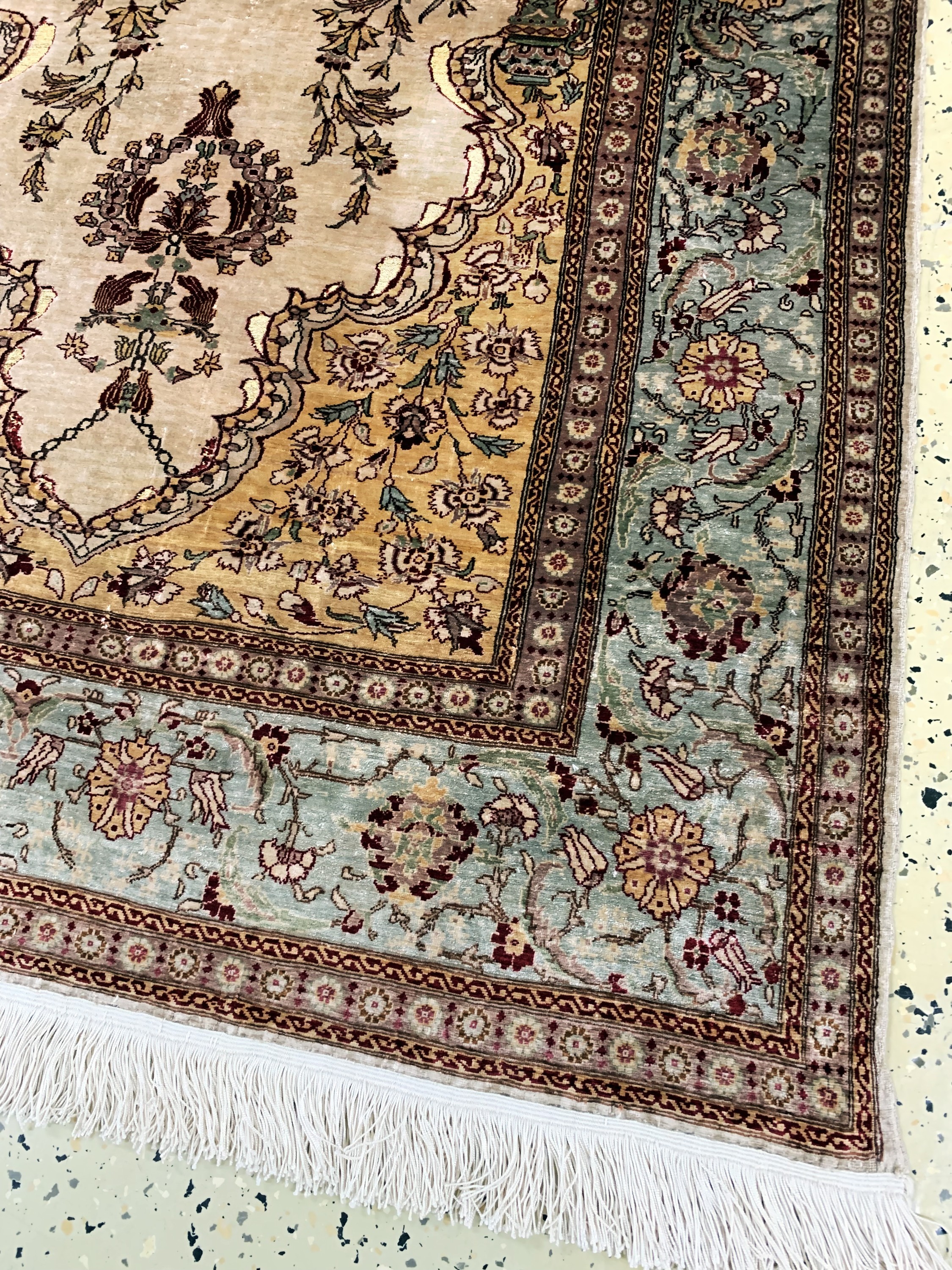 Detail f: Hereke Seide Sehr fein, Türkei, signiert, Mitte 20.Jhd, reine Naturseide, Metallbroschiert, ca. 137 x 100 cm, ca. 1,2 Mio Kn/qm, EHZ: 1-2