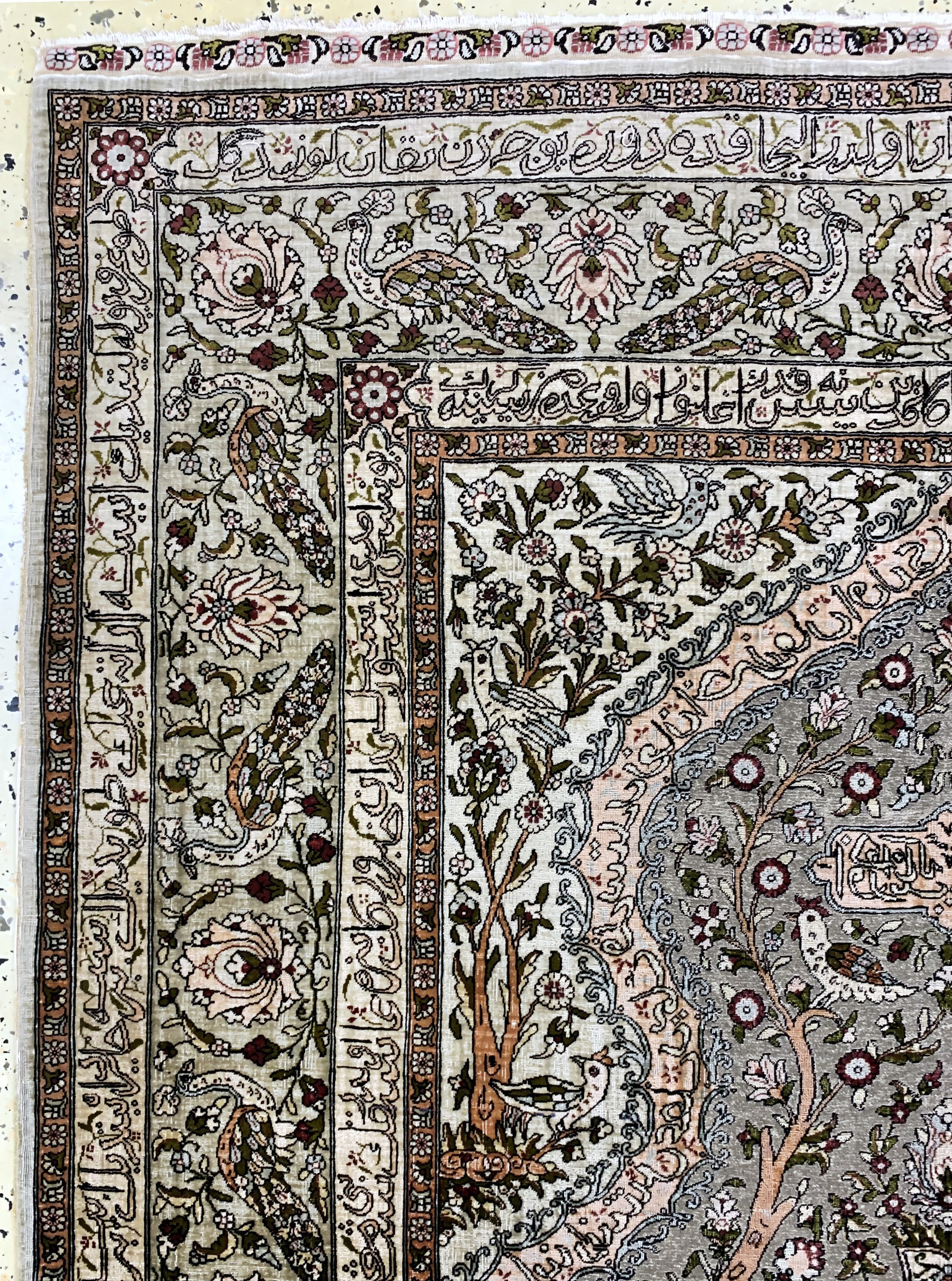 Detail e: Hereke Seide fein, Türkei, signiert"Özipek", Anfang 20.Jhd, reine Naturseide, Metallbroschiert, ca. 172 x 123 cm, ca. 1 Mio Kn/qm, EHZ: 2