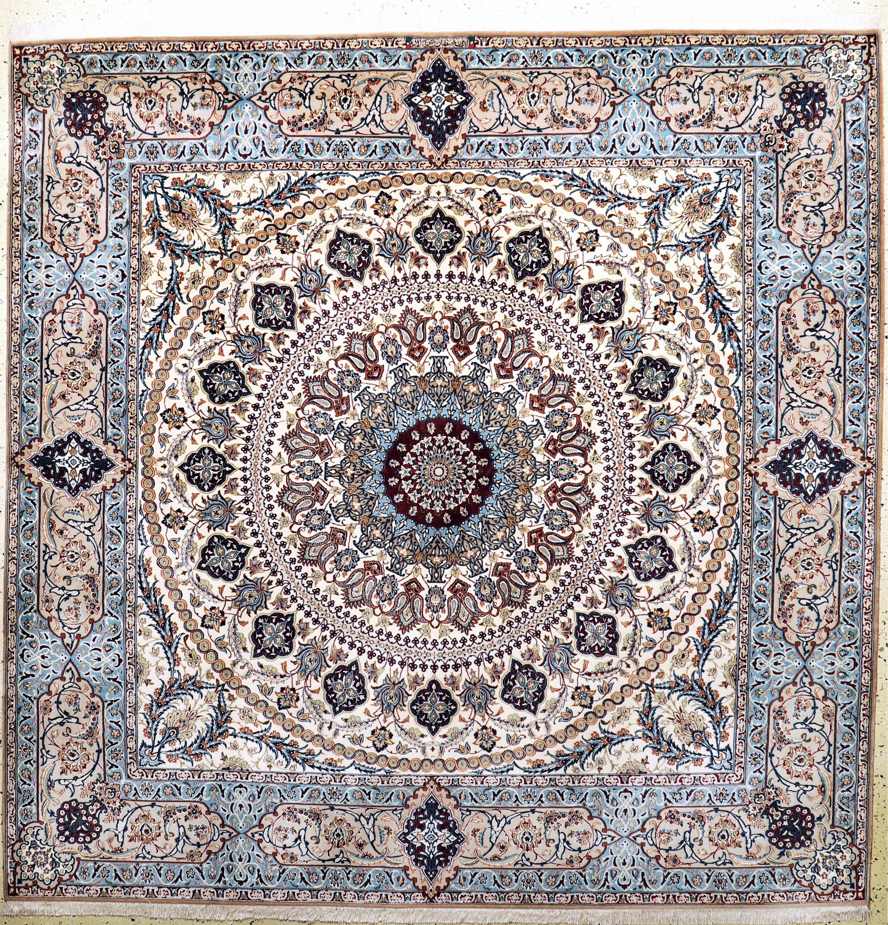 Esfahan fein Persien, signiert"Moutawalizadeh", Ende 20.Jhd, Korkwolle mit und auf Seide, ca. 250 x 248 cm,ca. 1,0 Mio. Kn/qm, nahezu ...