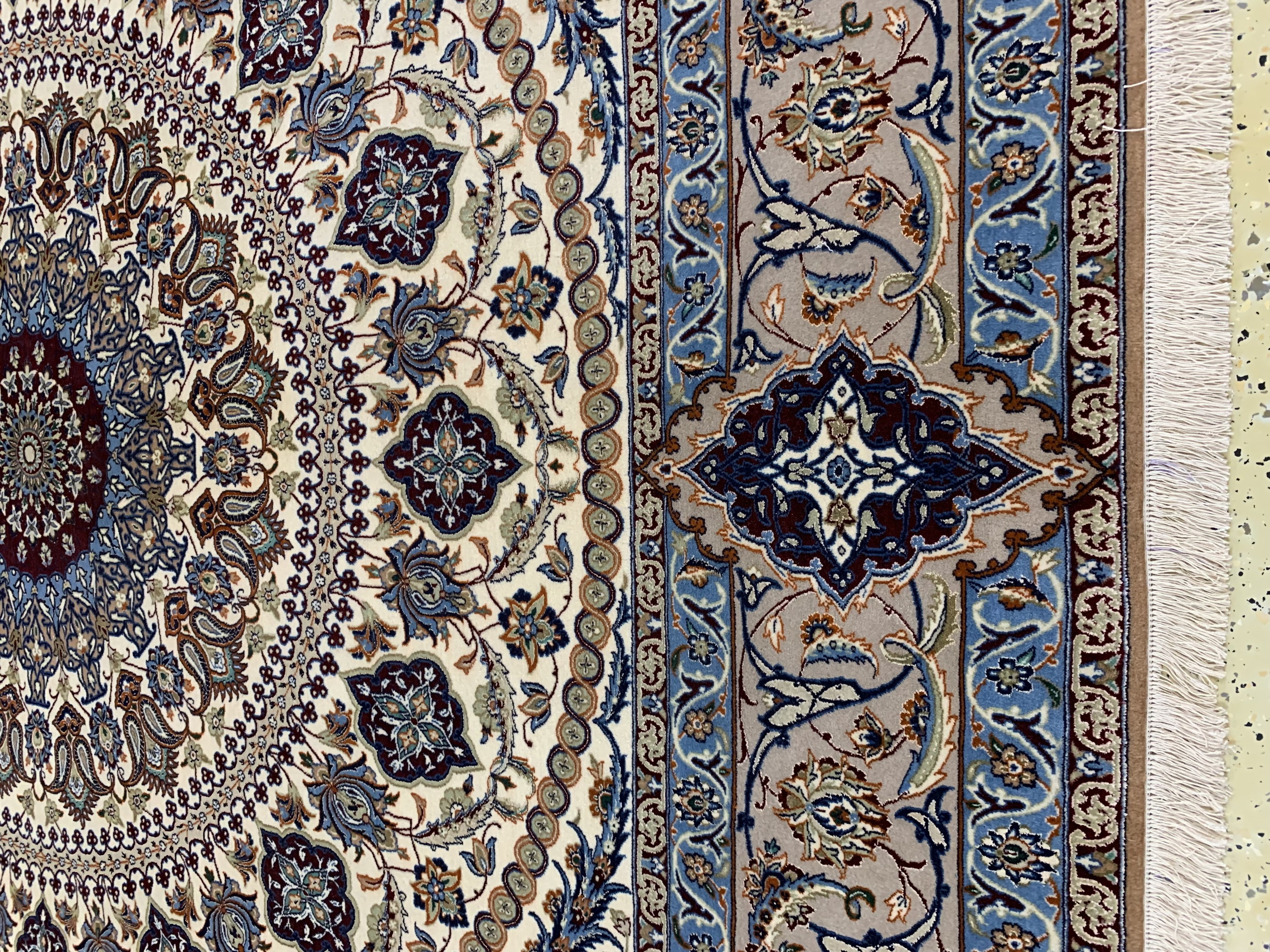 Detail c: Esfahan fein Persien, signiert"Moutawalizadeh", Ende 20.Jhd, Korkwolle mit und auf Seide, ca. 250 x 248 cm,ca. 1,0 Mio. Kn/qm, nahezu ...