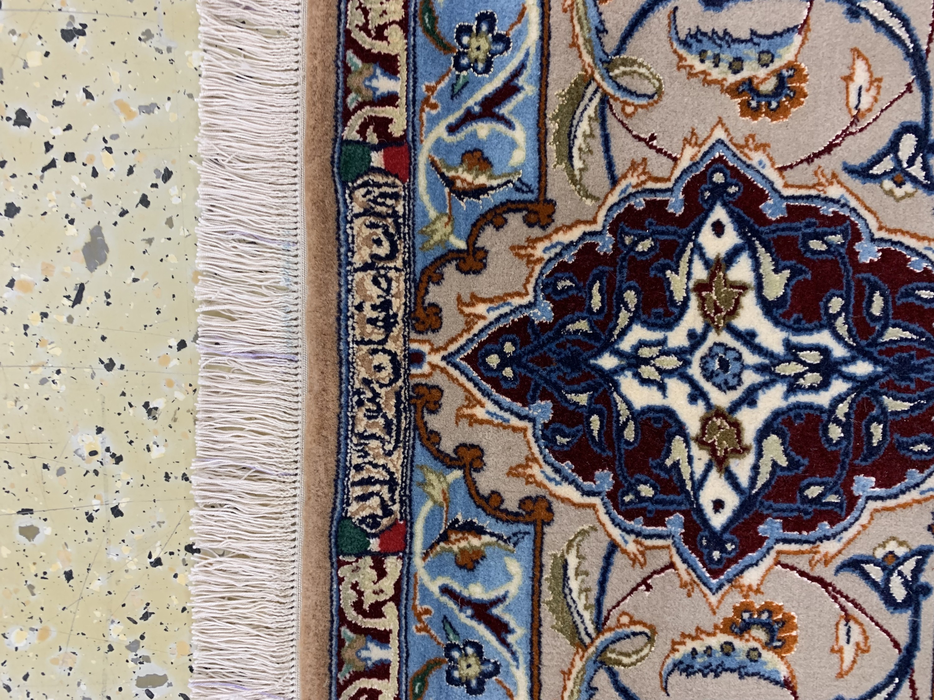 Detail h: Esfahan fein Persien, signiert"Moutawalizadeh", Ende 20.Jhd, Korkwolle mit und auf Seide, ca. 250 x 248 cm,ca. 1,0 Mio. Kn/qm, nahezu ...