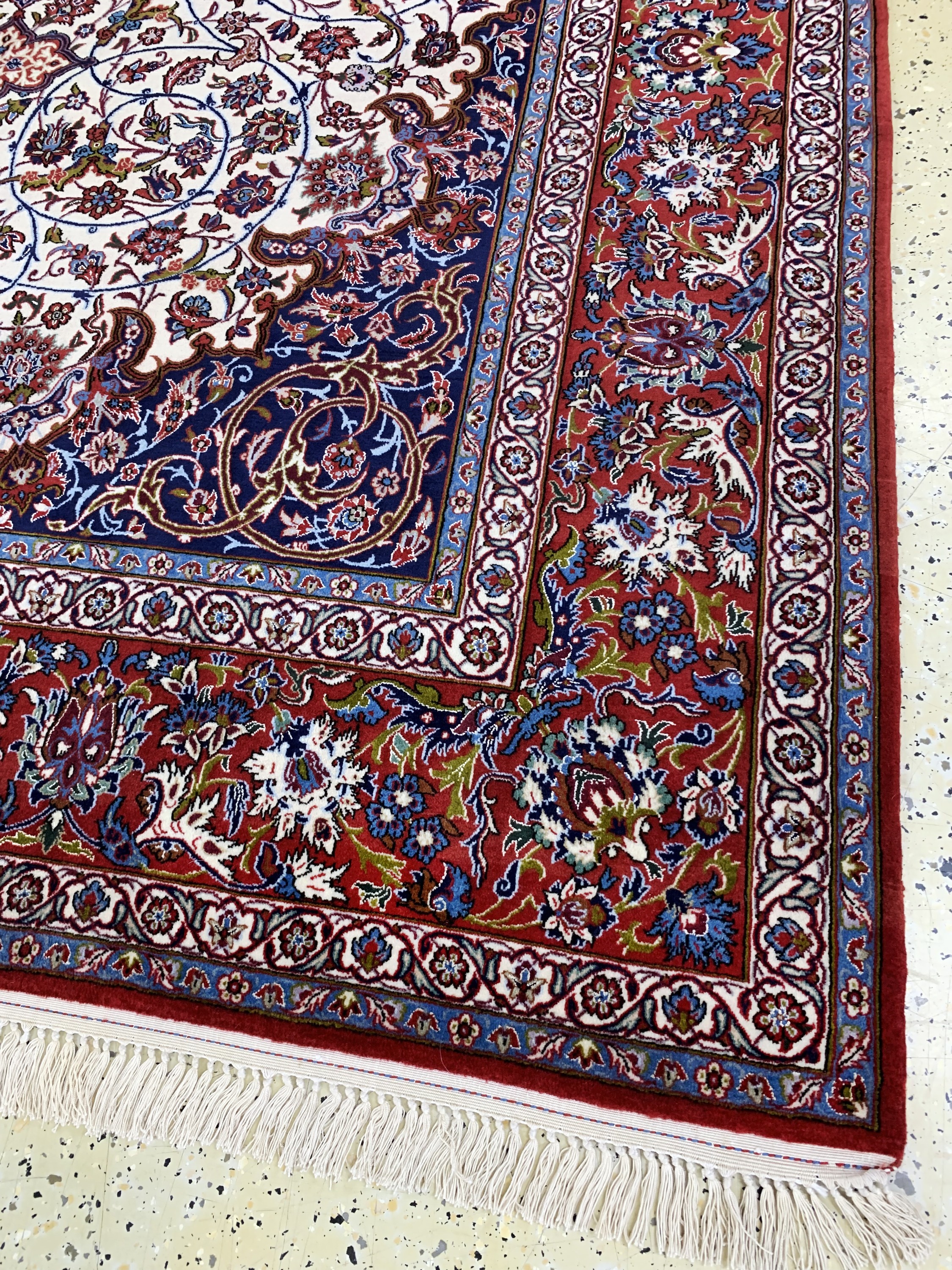 Detail e: Esfahan fein Persien, signiert"Seyrafian", Ende 20.Jhd, Korkwolle mit und auf Seide, ca. 316 x 210 cm, nahezu neuwertig