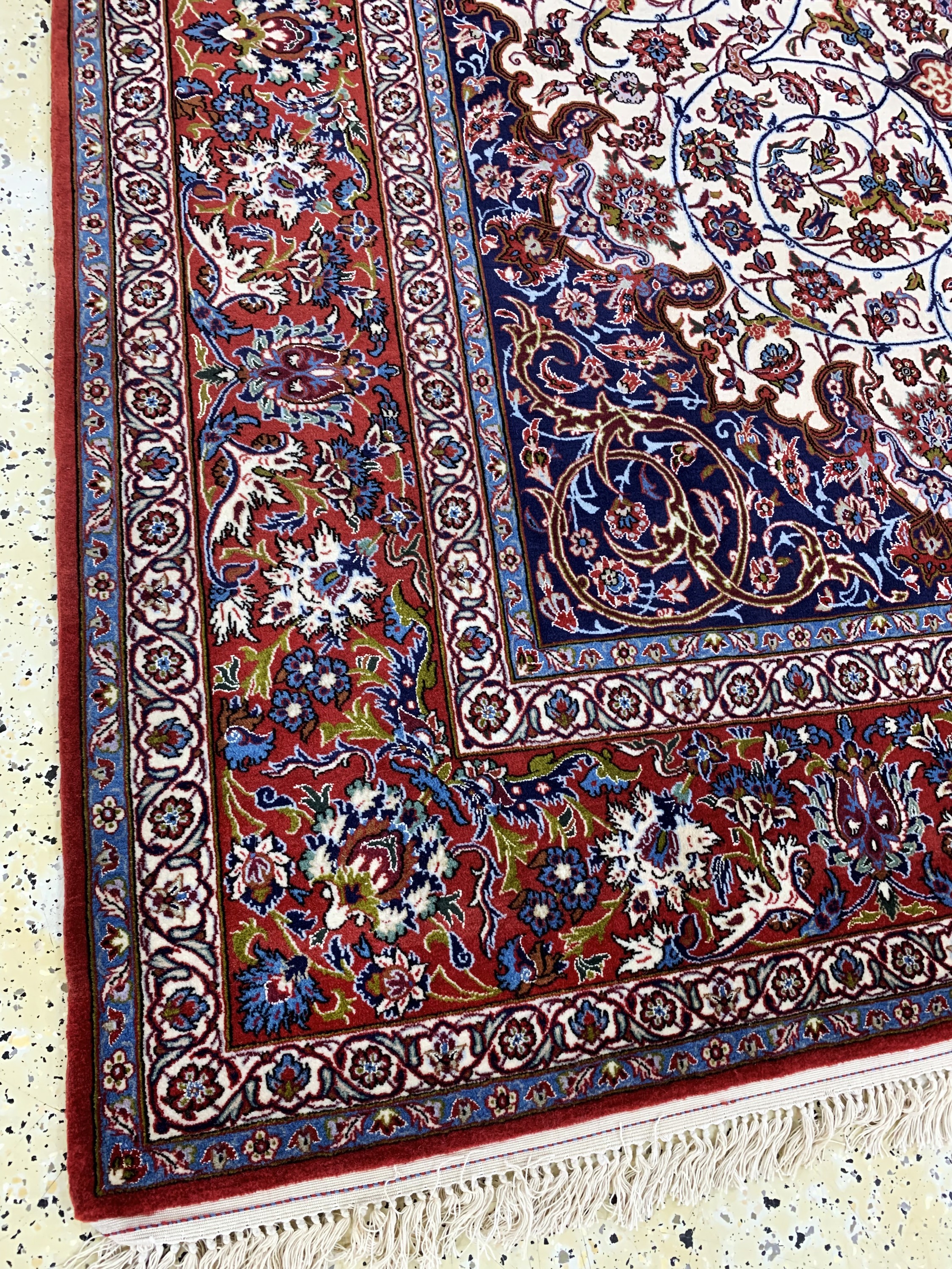 Detail g: Esfahan fein Persien, signiert"Seyrafian", Ende 20.Jhd, Korkwolle mit und auf Seide, ca. 316 x 210 cm, nahezu neuwertig