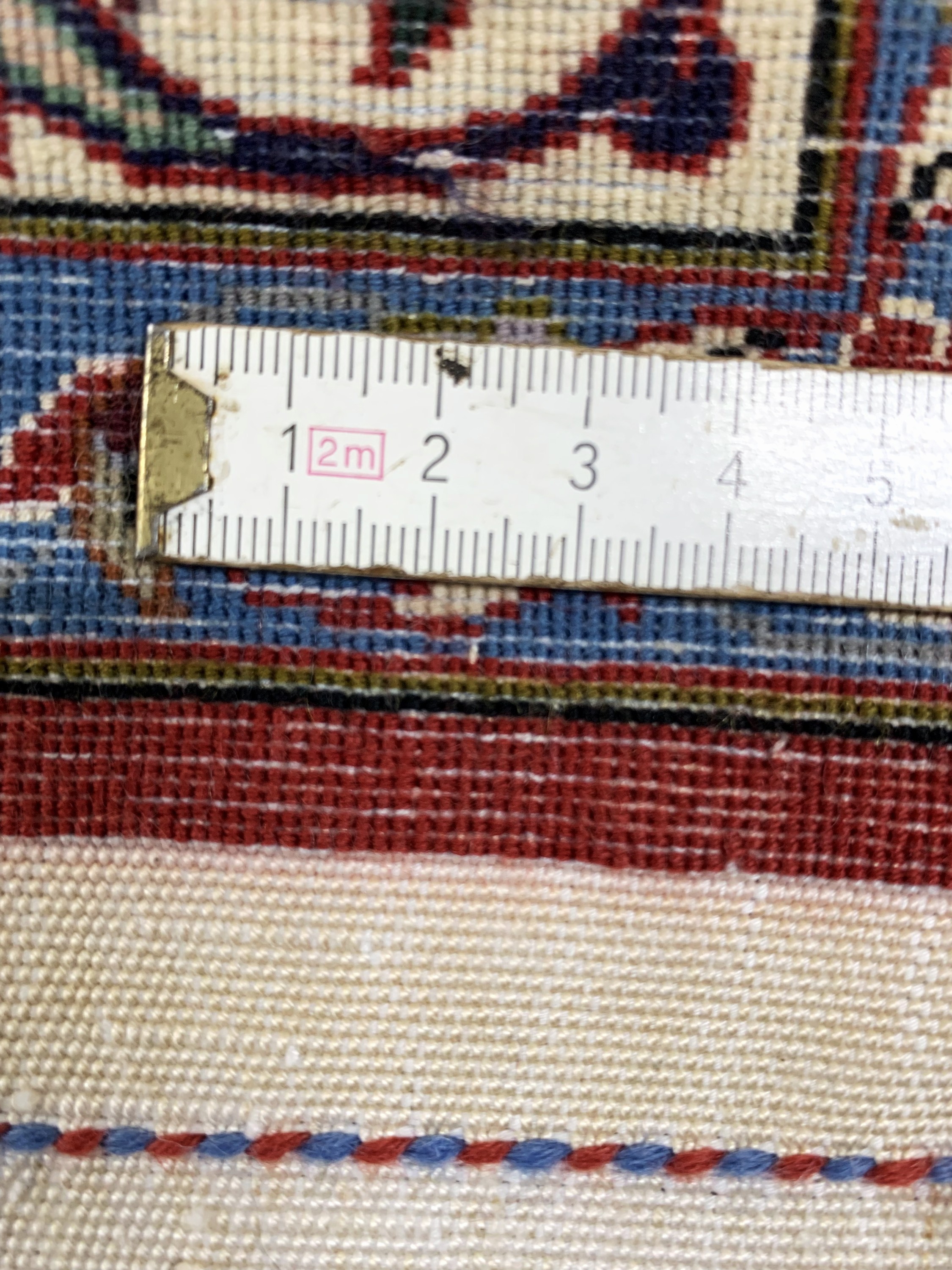Detail i: Esfahan fein Persien, signiert"Seyrafian", Ende 20.Jhd, Korkwolle mit und auf Seide, ca. 316 x 210 cm, nahezu neuwertig