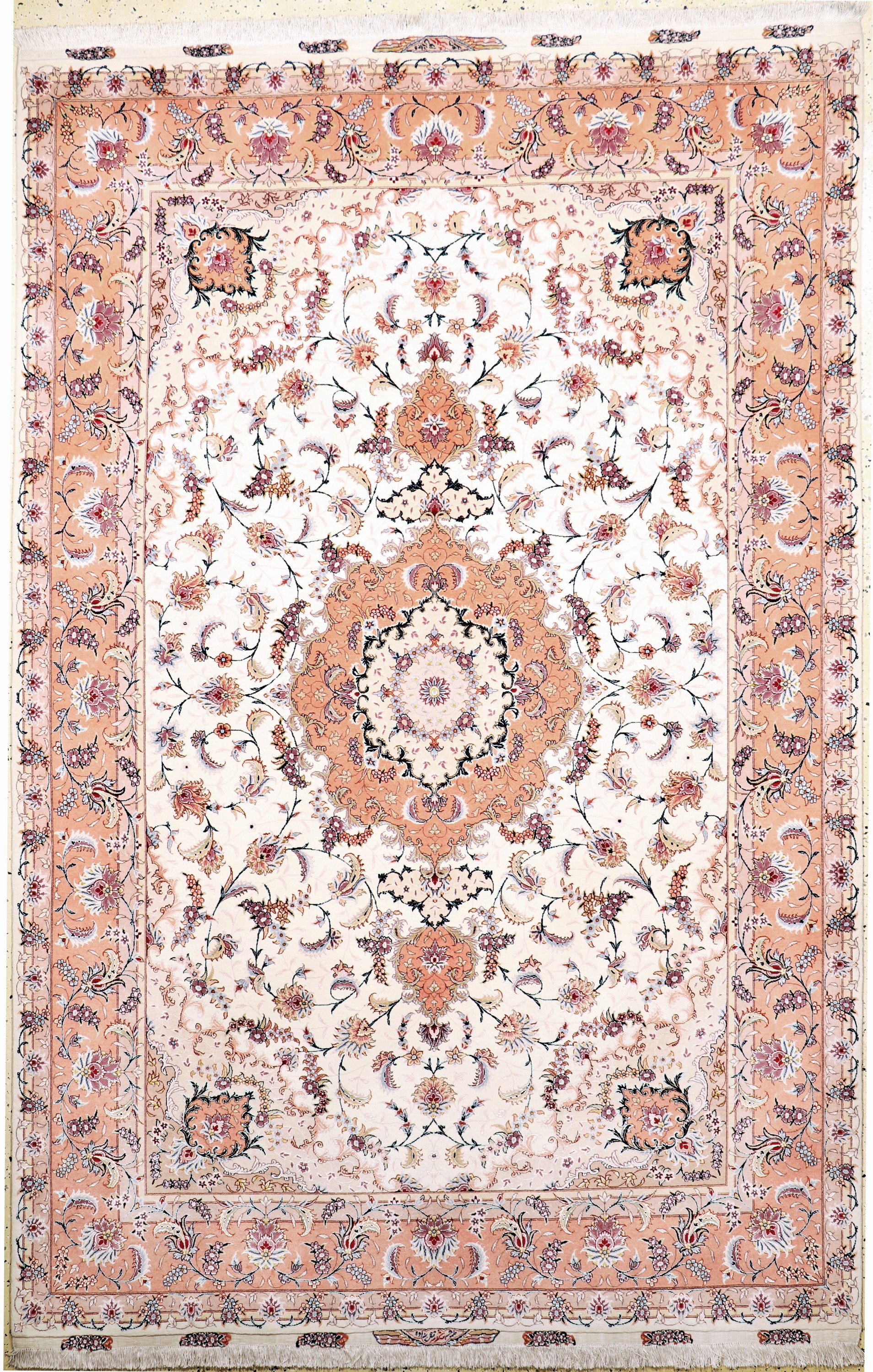 Täbriz fein(50 Raj), Persien, signiert, Ende 20.Jhd, Korkwolle mit und auf Seide, ca. 313 x 202 cm, ca. 500.000 Kn/qm, nahezu neuwertig.