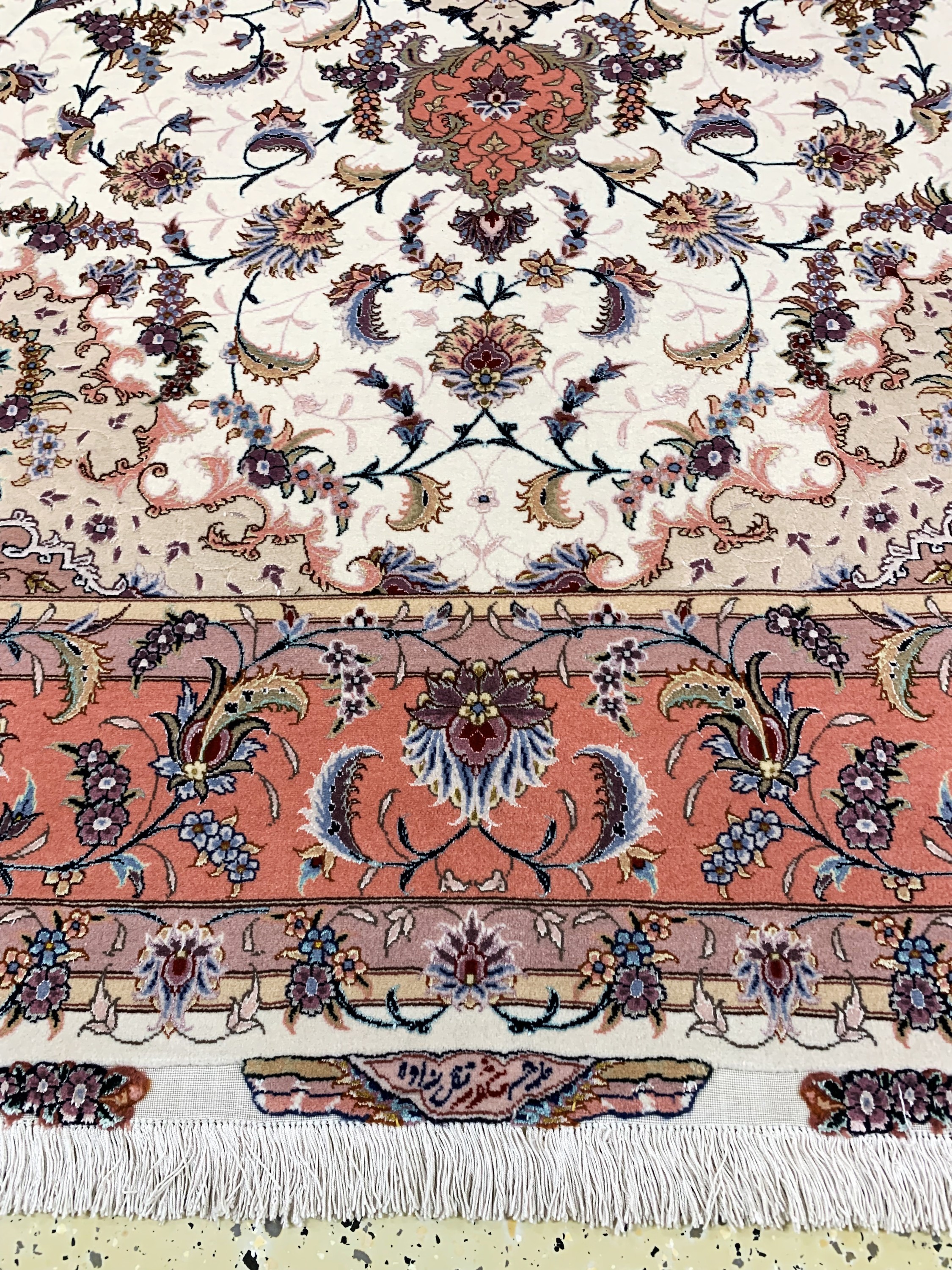 Detail b: Täbriz fein(50 Raj), Persien, signiert, Ende 20.Jhd, Korkwolle mit und auf Seide, ca. 313 x 202 cm, ca. 500.000 Kn/qm, nahezu neuwertig.