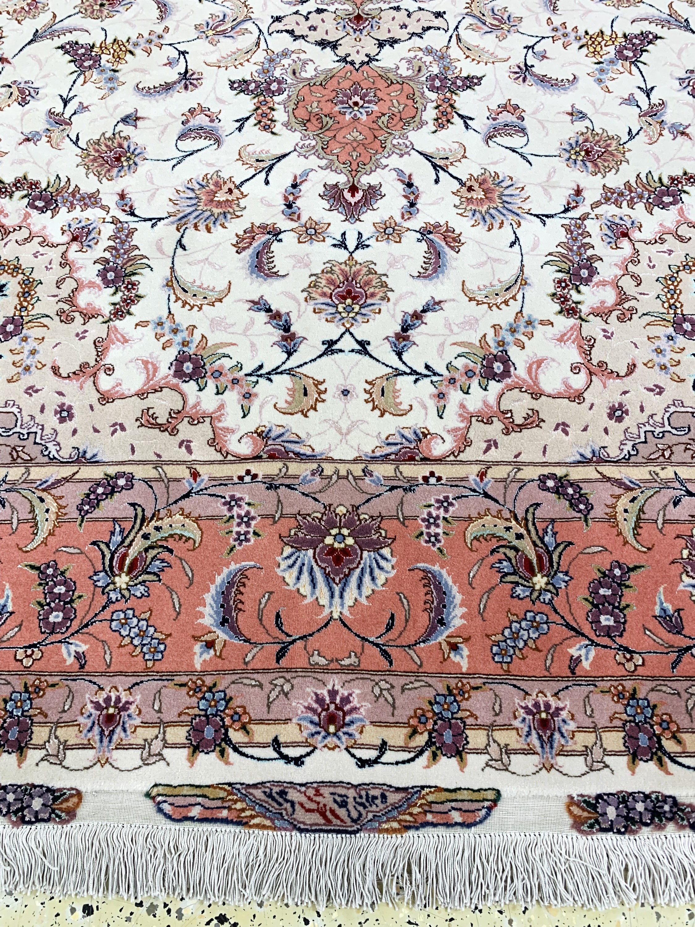 Detail f: Täbriz fein(50 Raj), Persien, signiert, Ende 20.Jhd, Korkwolle mit und auf Seide, ca. 313 x 202 cm, ca. 500.000 Kn/qm, nahezu neuwertig.