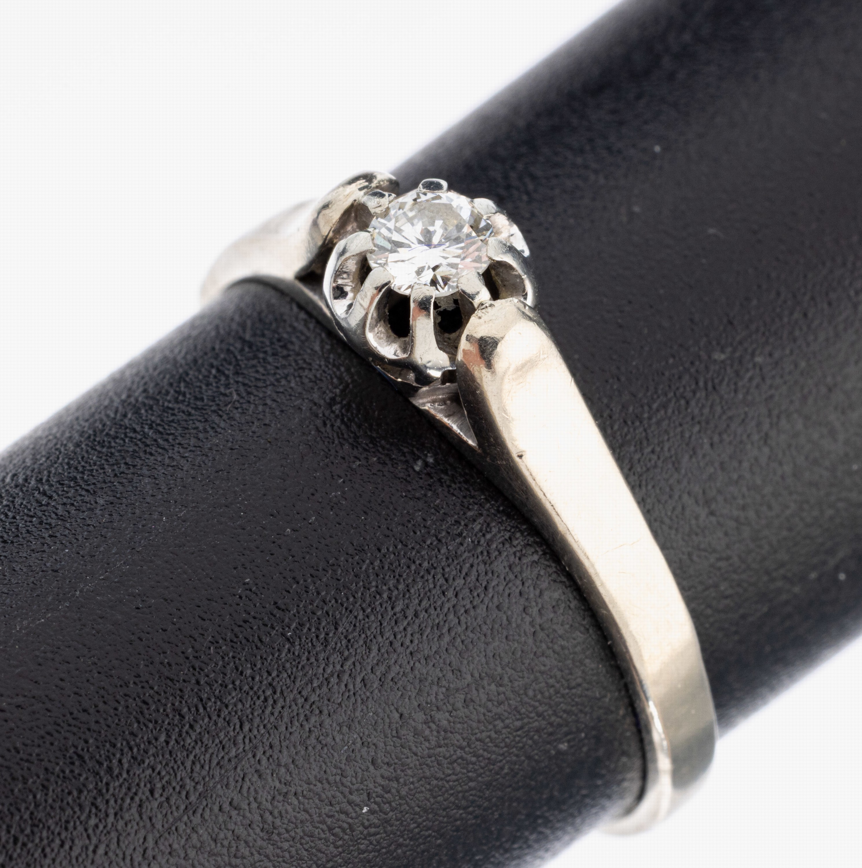 14 kt Gold Brillant-Ring, WG 585/000, Brillant ca. 0.10 ct Weiß/si, RW 54, ca. 1.8 g