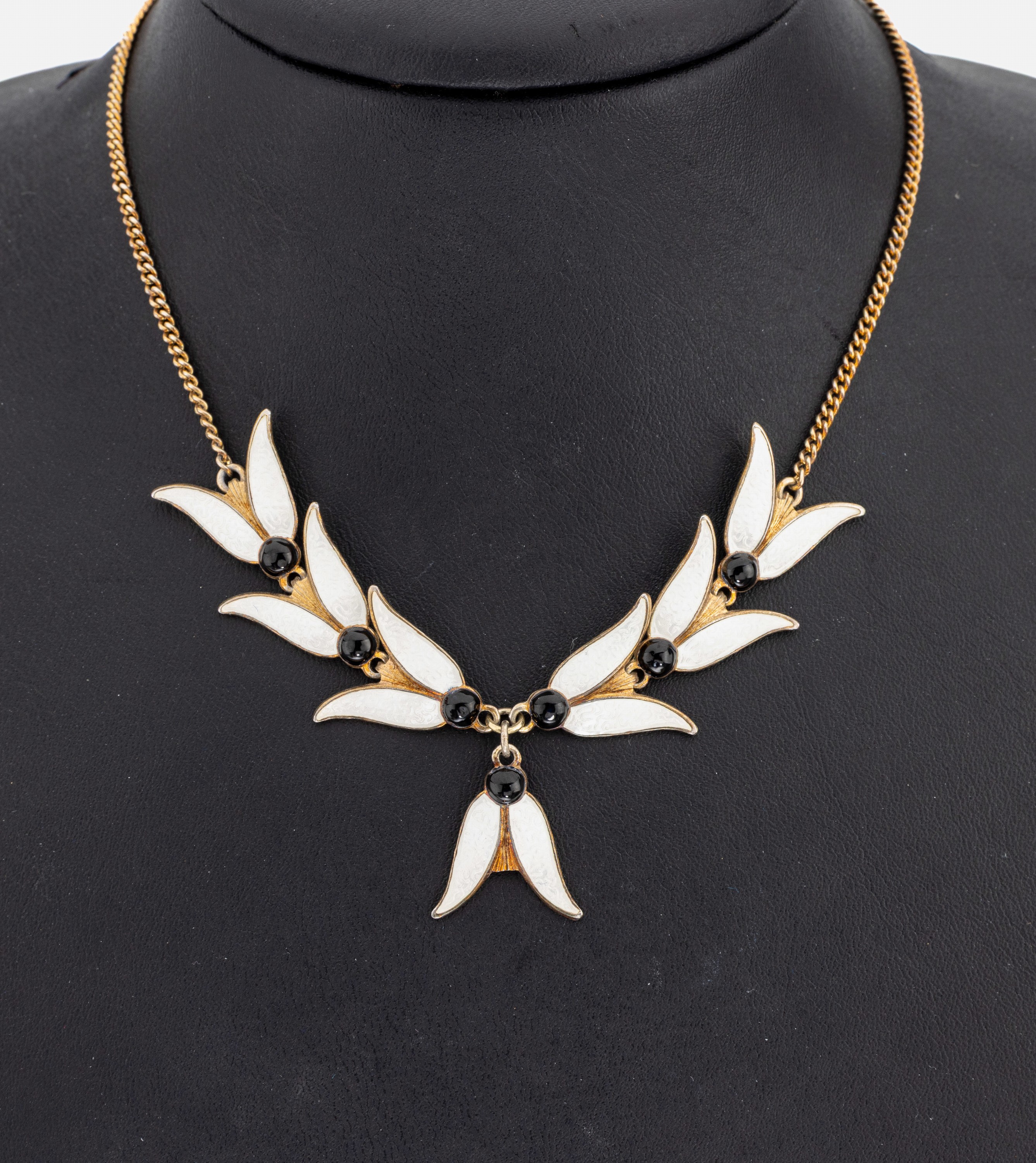 Collier mit Email, Silber verg., 1950/60er Jahre, florale Glieder mit weißem und schwarzen Email, L. ca. 41 cm, Federringschließe, Vergoldung ...