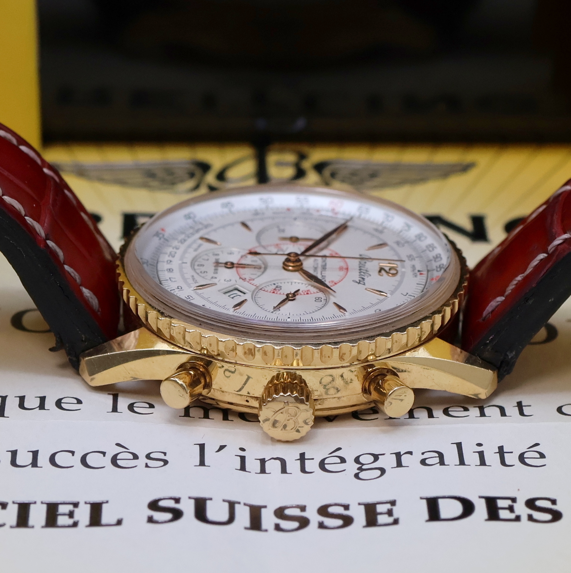 Detail c: BREITLING Navitimer Montbrillant Chronometer Herrenchronograph in GG 750/000 Referenz H41330, Schweiz verk. lt. beil. Pap. 02/2007, Automatik, Boden ...