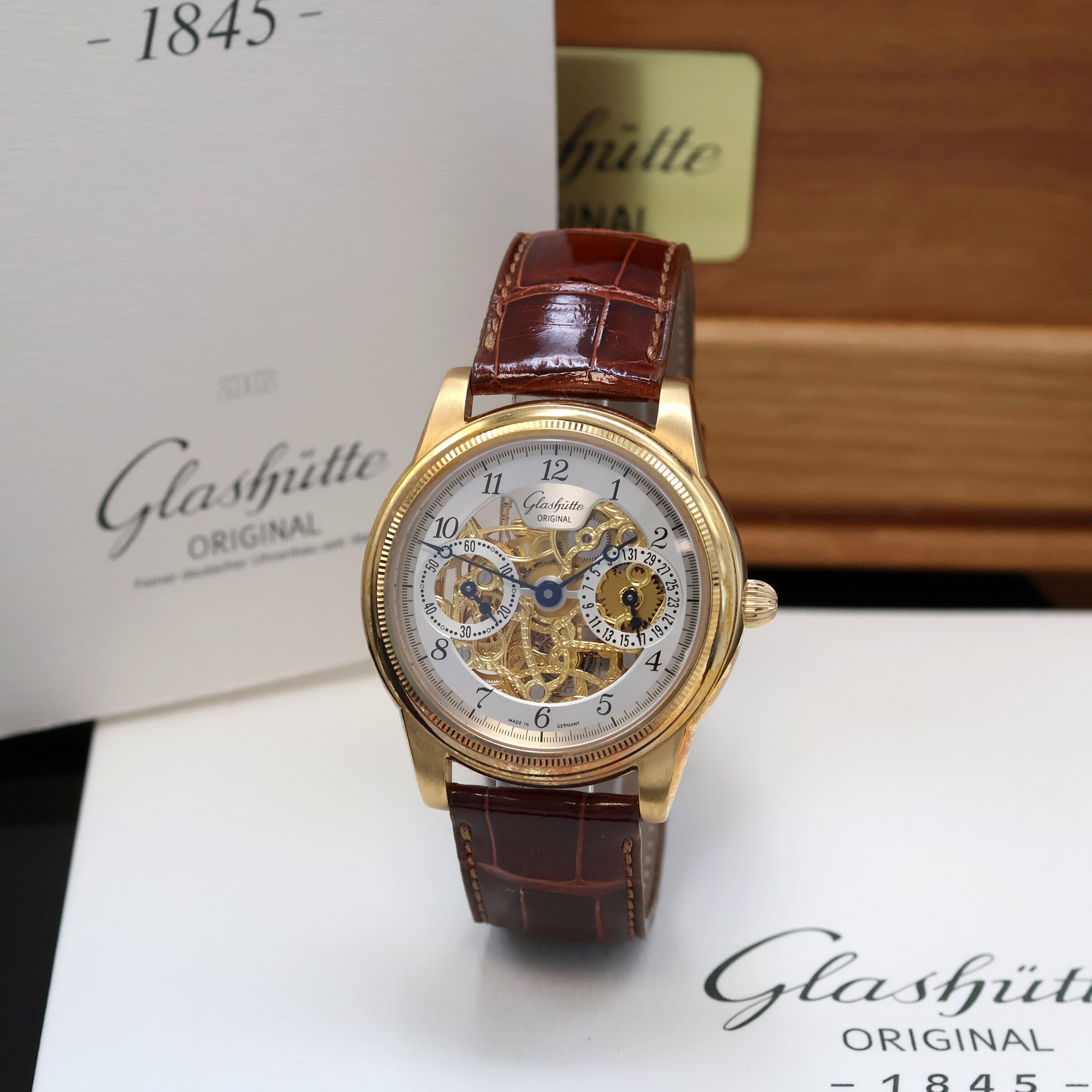 GLASHÜTTE ORIGINAL feine und seltene, auf 25 Stück limitierte und skelettierte Armbanduhr Serie 1845 in RoseG 750/000, Handaufzug, beids. vergl., ...
