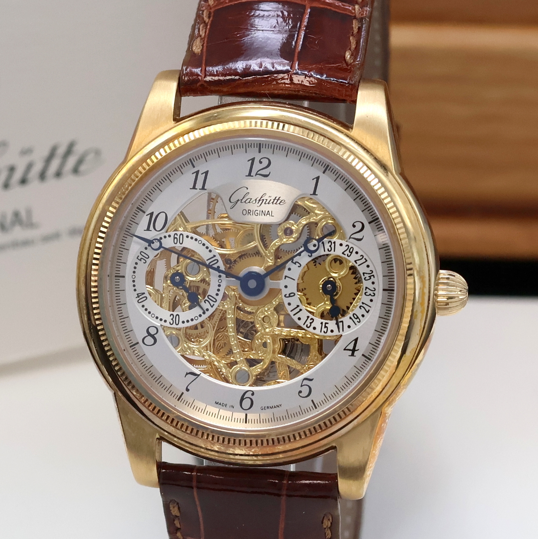 Detail a: GLASHÜTTE ORIGINAL feine und seltene, auf 25 Stück limitierte und skelettierte Armbanduhr Serie 1845 in RoseG 750/000, Handaufzug, beids. vergl., ...