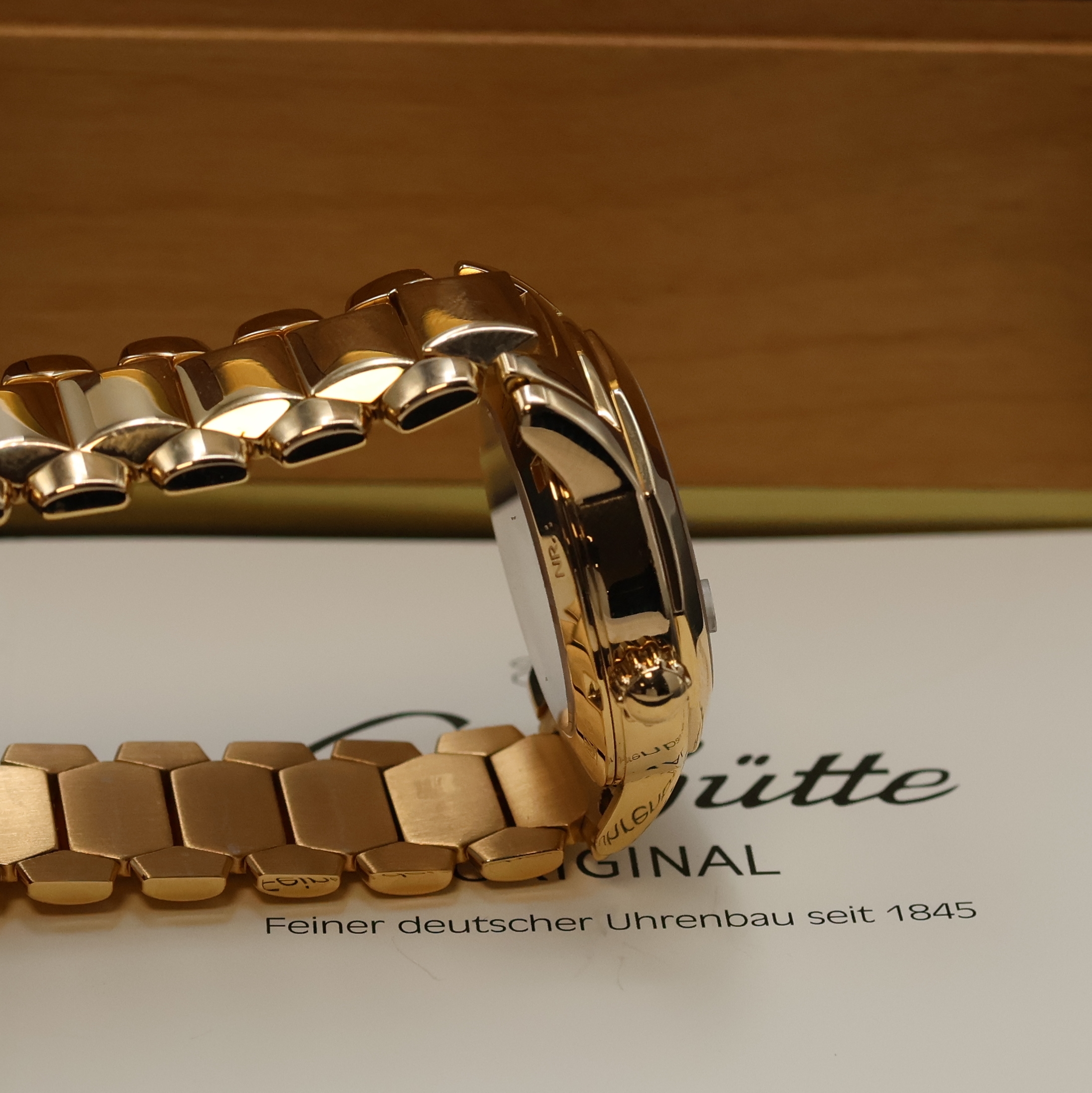Detail c: GLASHÜTTE ORIGINAL Damenarmbanduhr Lady Sport Referenz 1033435204, Automatik, massiv RoseG750/000 inkl. Gliederband m. dopp. Faltschl., beids. ...