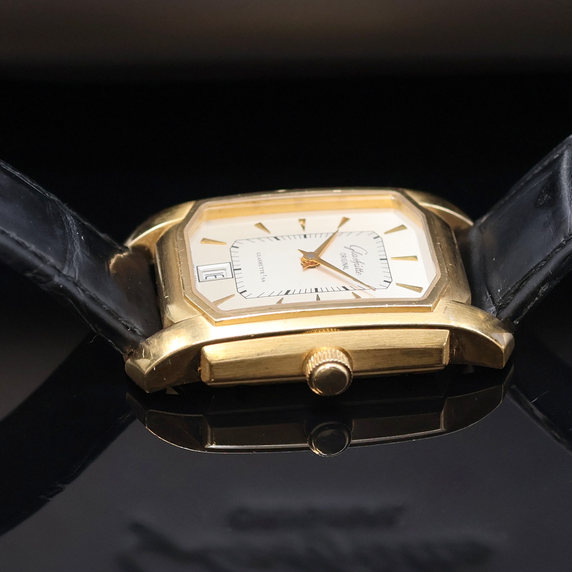 Detail d: GLASHÜTTE ORIGINAL Armbanduhr Senator Karrée in RoseG 750/000, Automatik, Deutschland um 2000, beids. vergl. Geh. inkl. Lederband (zu ern.) m. ...