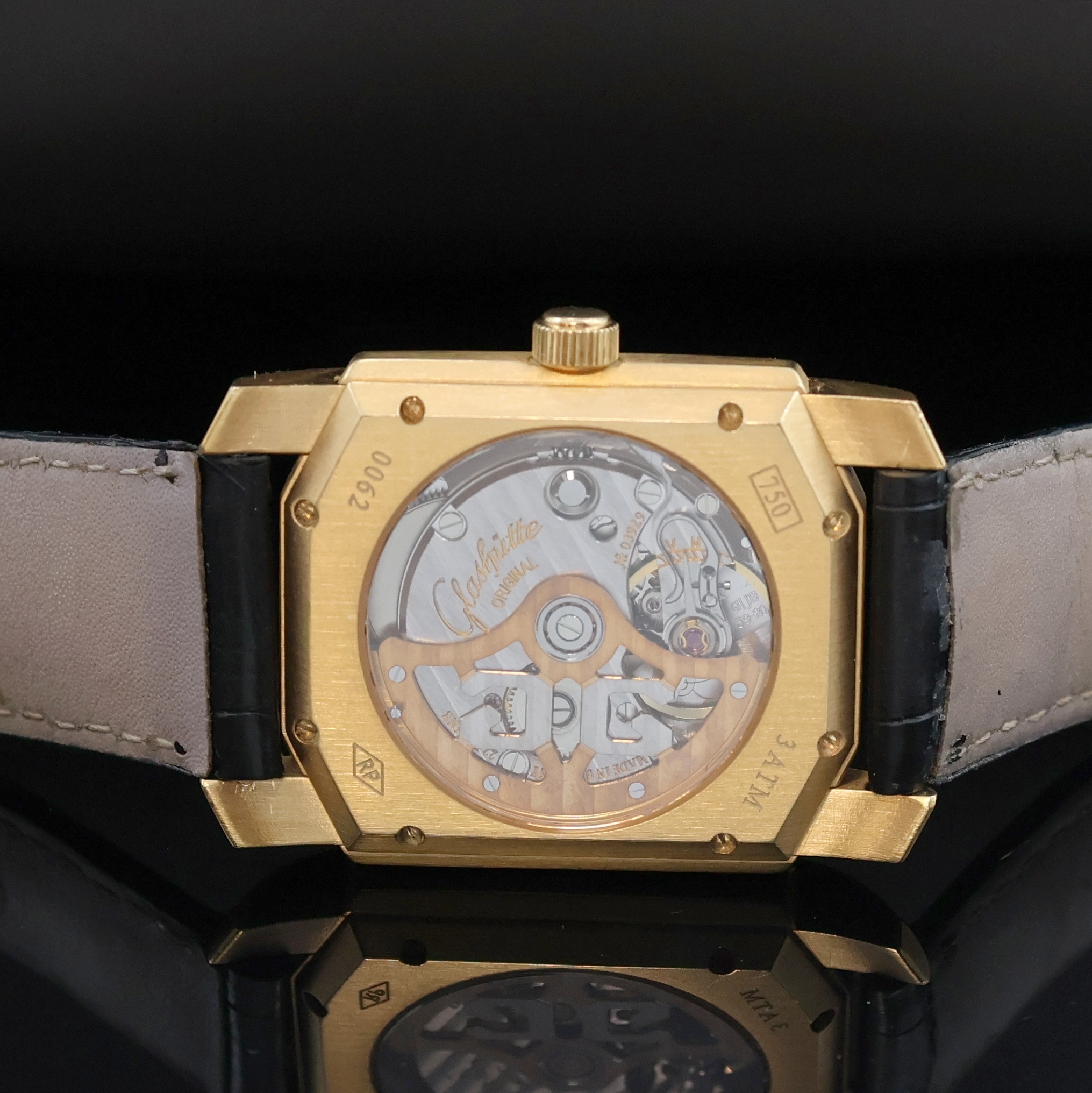 Detail e: GLASHÜTTE ORIGINAL Armbanduhr Senator Karrée in RoseG 750/000, Automatik, Deutschland um 2000, beids. vergl. Geh. inkl. Lederband (zu ern.) m. ...