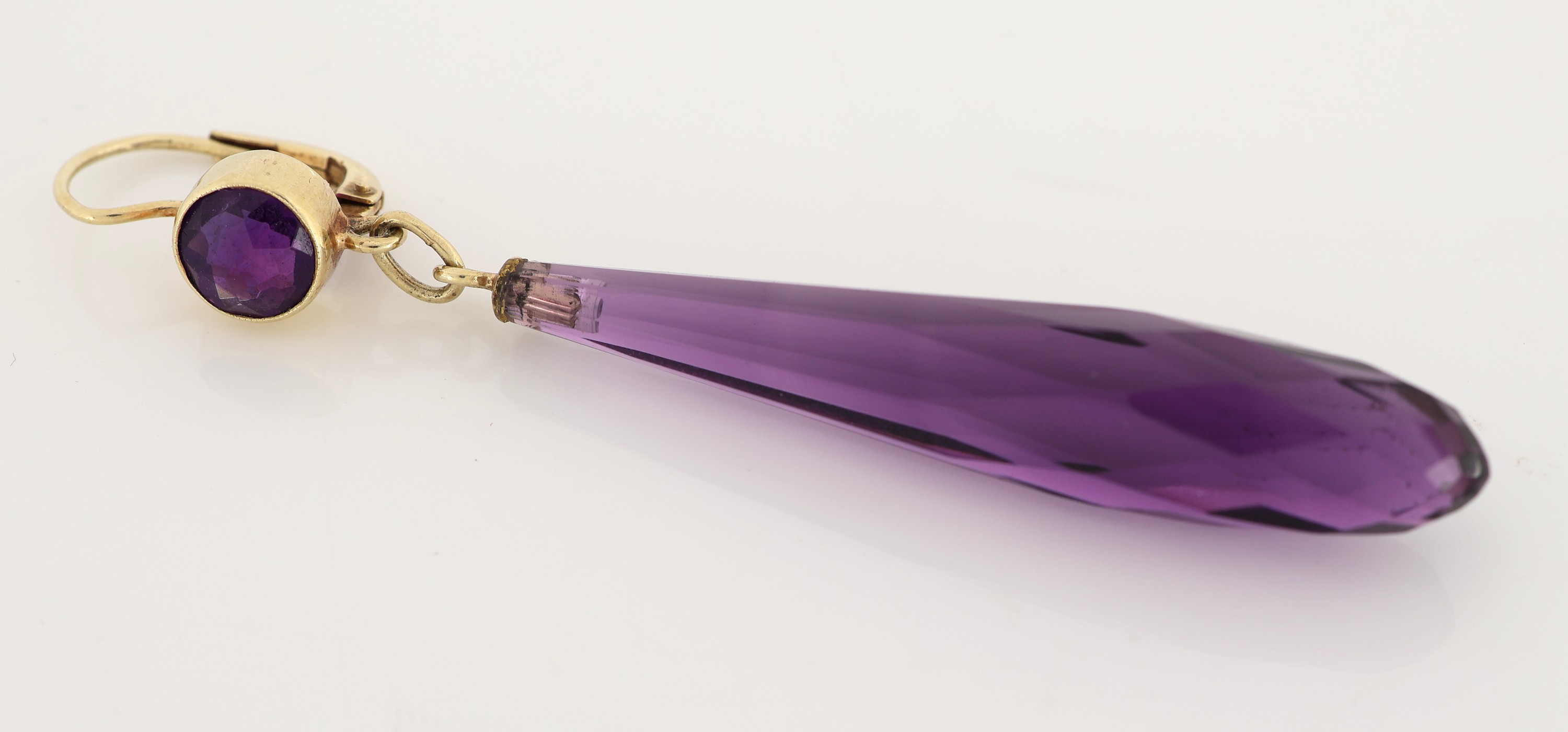 Detail a: 14 kt Gold Amethyst-Ohrhänger, GG 585/000, rundfacett. Amethyste, facett. Amethyst-Pampelals bewegl. Abhängung, L. ca. 6.7 cm, ca. 10.5g