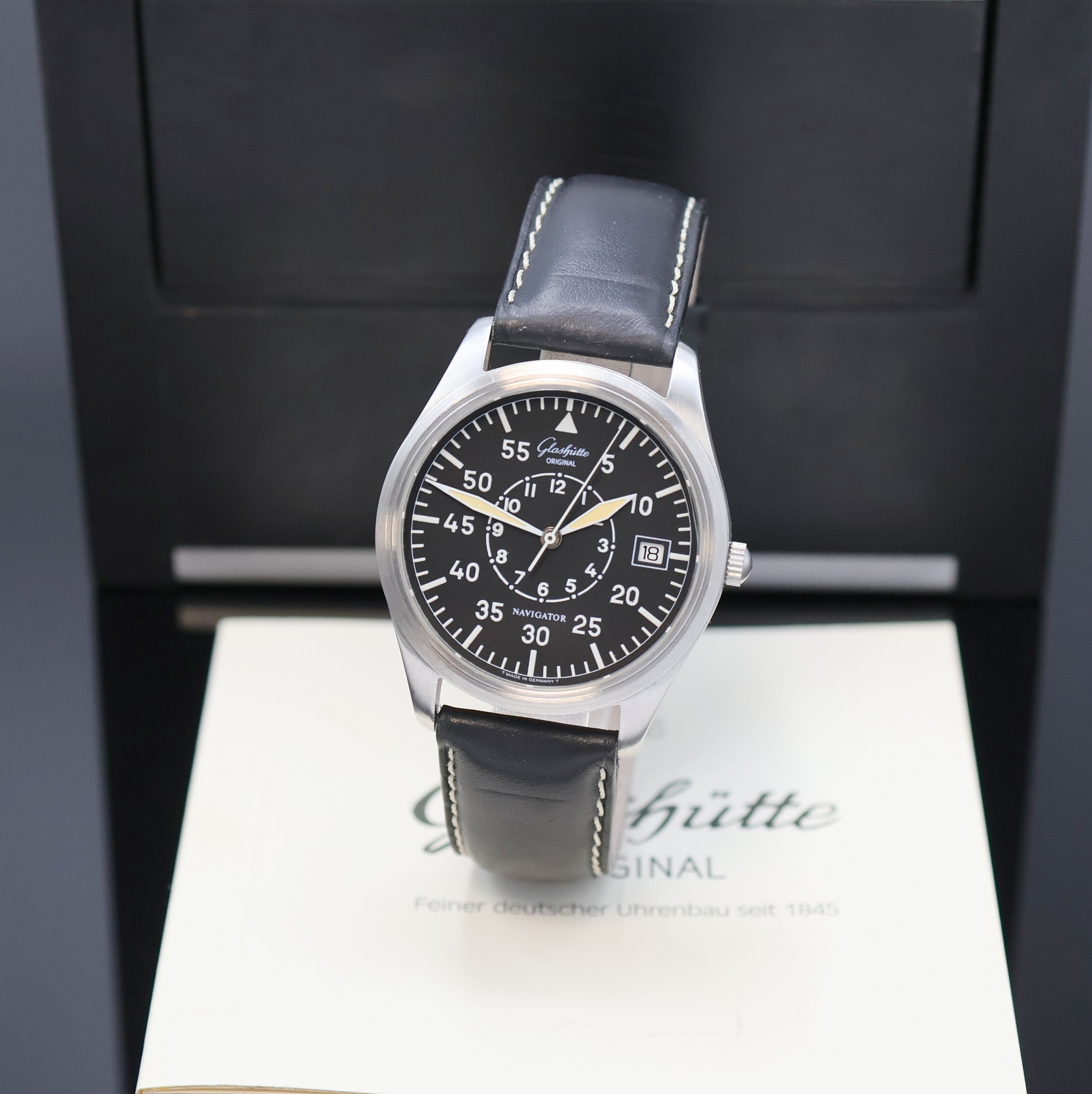 GLASHÜTTE ORIGINAL Navigator Herrenarmbanduhr Referenz 11033080704, Automatik, Edelstahlgeh. inkl. Lederband m. orig. Dornschl., beids. vergl., ...
