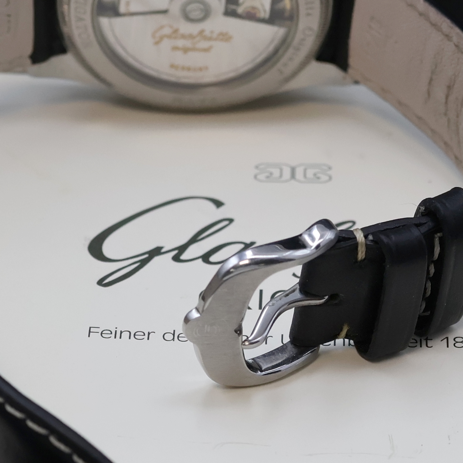 Detail b: GLASHÜTTE ORIGINAL Navigator Herrenarmbanduhr Referenz 11033080704, Automatik, Edelstahlgeh. inkl. Lederband m. orig. Dornschl., beids. vergl., ...