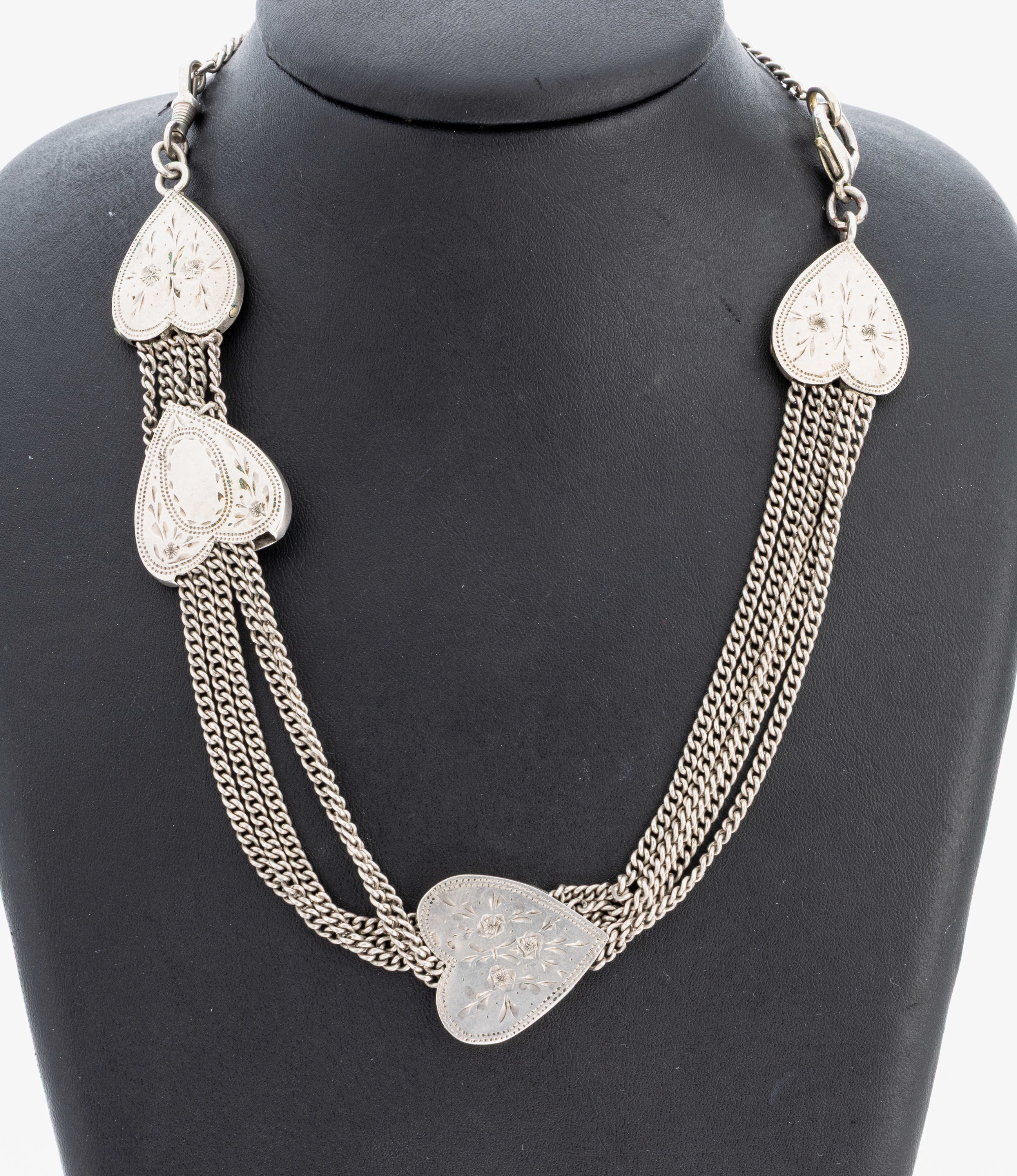 Biedermeier Collier, um 1850, Silber gepr.,Mittelteil 5-rhg. mit Herzen, grav., Kette Karabinerschließe sek., L. ca. 61 cm