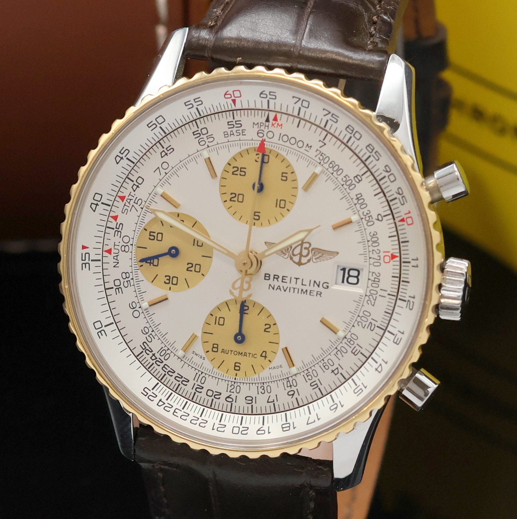 Detail a: BREITLING Armbandchronograph Old Navitimer Referenz D13022, Automatik, Schweiz um 1998, Edelstahlgeh. inkl. Lederband, Lünette in GG beids. drehb., ...