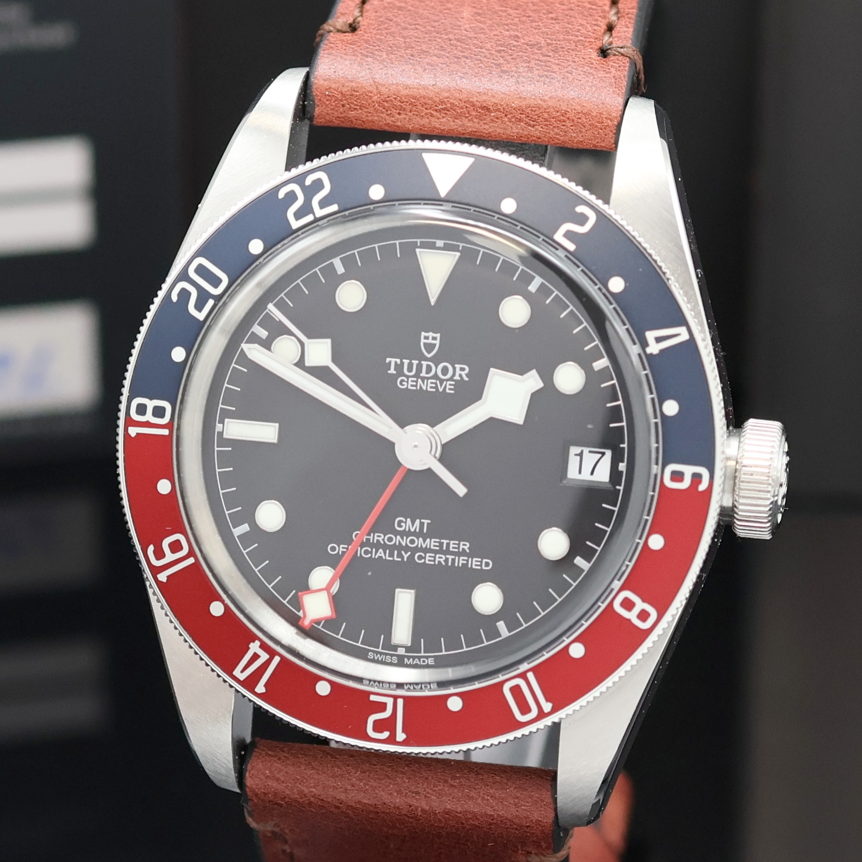 Detail a: TUDOR Herrenarmbanduhr Black Bay GMT Referenz 79830RB, Automatik, Edelstahlgeh. inkl. orig. Lederband m. orig. Faltschl., Boden und Krone verschr., ...