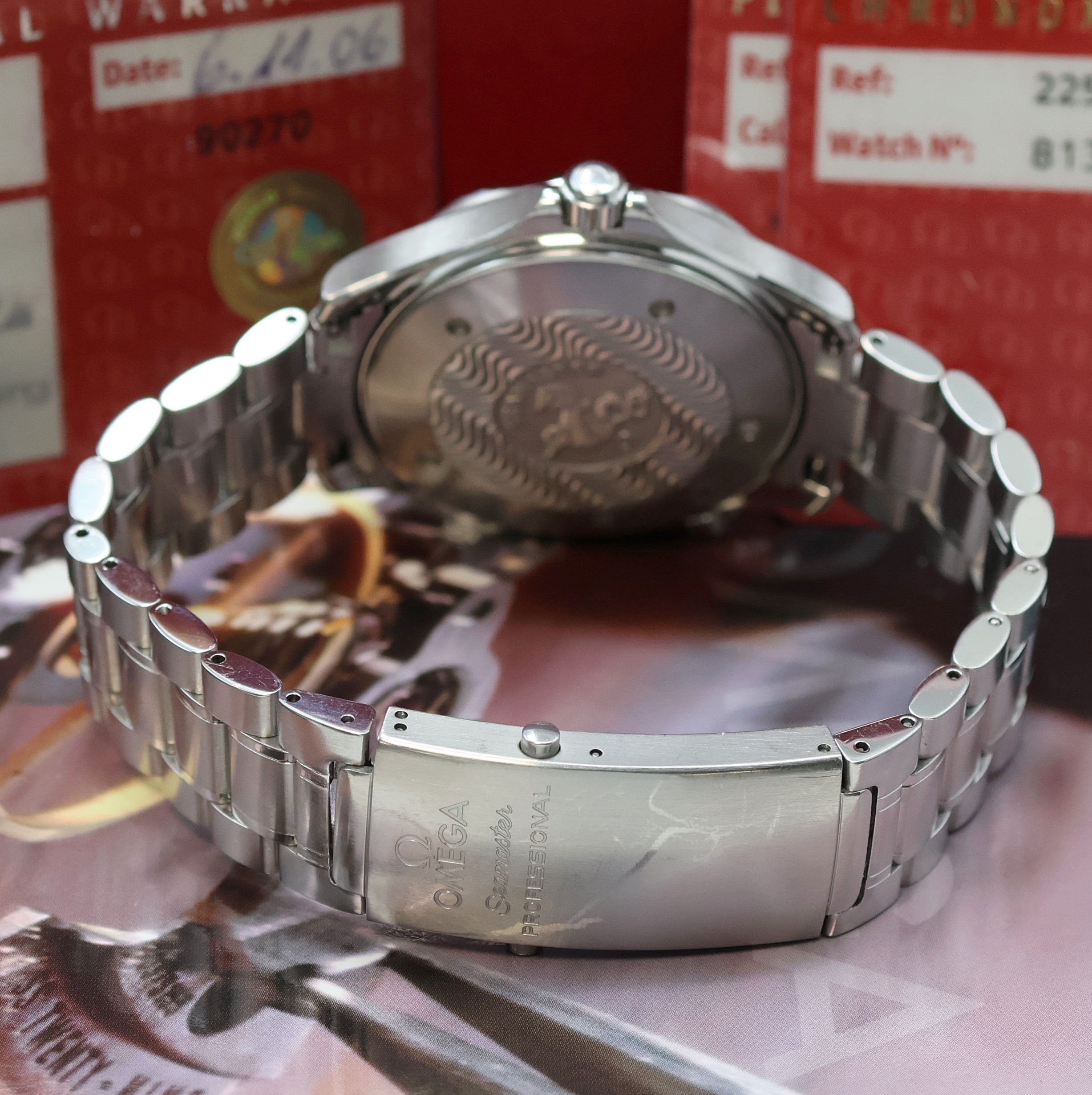 Detail b: OMEGA Herrenarmbanduhr Seamaster Diver Referenz 22558000, Automatik, Chronometer in Edelstahl inkl. orig. Gliederband m. Faltschl. und ...