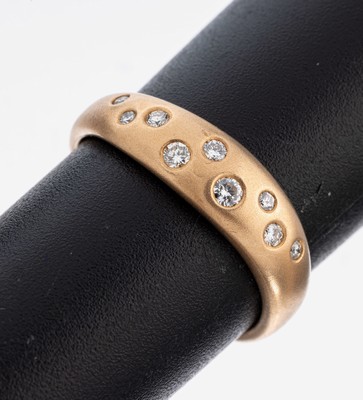Image 26973879 - 18 kt Gold Brillant-Ring, GG 750/000 sat., leicht geschwungene Ringschiene, 9 ...