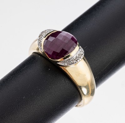 Image 26973884 - 14 kt Gold Rubin-Diamant-Ring, GG 585/000, mittig runder Rubin im Schachbrettschliff ...