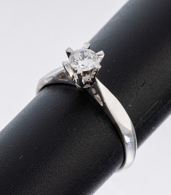 Image 26973893 - 18 kt Gold Brillant-Ring, WG 750/000, hoch aufgebauter Ringkopf, Brillant ca. 0.30 ct ...