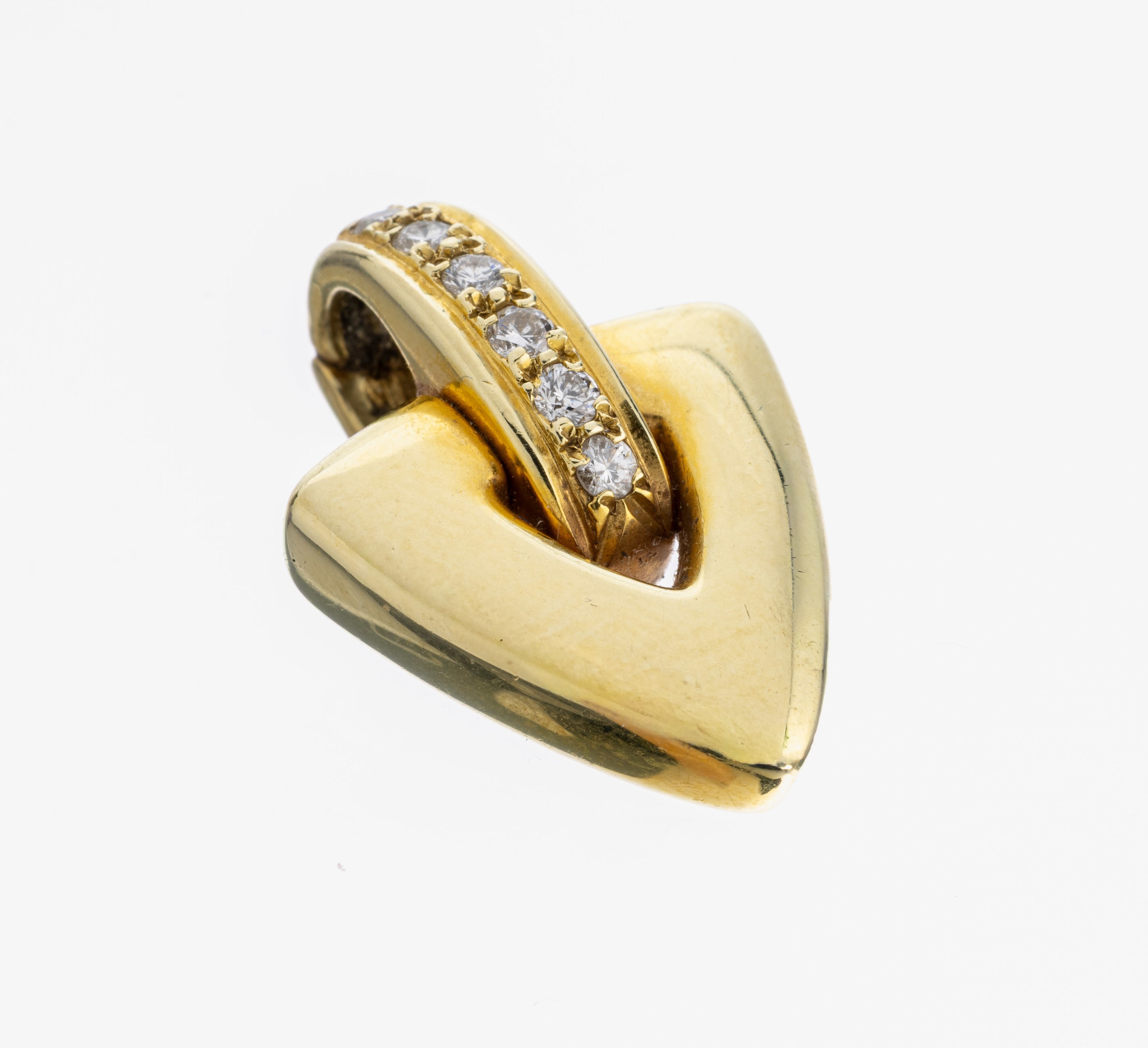 14 kt Gold Brillant-Clipanhänger, GG 585/000, Dreieck, Clipöse mit 6 Brillanten zus. ca. 0.24 ct (grav.) Weiß/si, ca. 2.5 x 1.7 cm, ca. 8.9 g