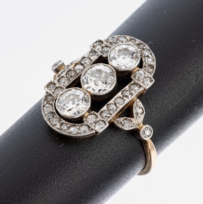 Image 26973948 - 14 kt Gold Diamant-Ring, um 1910, GG 585/000 gepr., feine Verarbeitung, mittig 3 ...