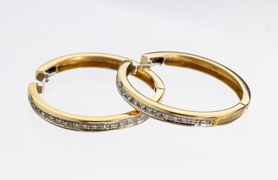 Image 26973958 - Paar 18 kt Gold Brillant-Ohrcreolen, GG 750/000, schlichte Gestaltung, 30 gefasste ...