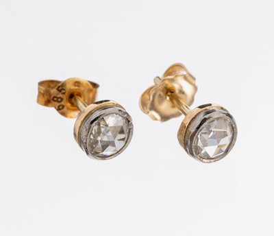 Image 26973966 - Paar 14 kt Gold Diamant-Ohrstecker, GG 585/000 gepr., schlicht, 2 in Silber gefasste ...