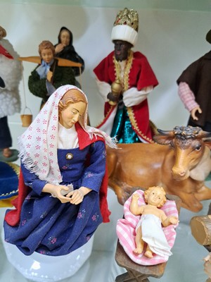 26973992c - Krippenfiguren, 20./21 Jh., Maria, Josef alsHirte, Jesuskind in der Krippe, Ochse, Esel ...