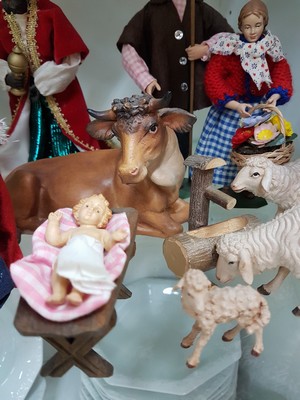 26973992n - Krippenfiguren, 20./21 Jh., Maria, Josef alsHirte, Jesuskind in der Krippe, Ochse, Esel ...