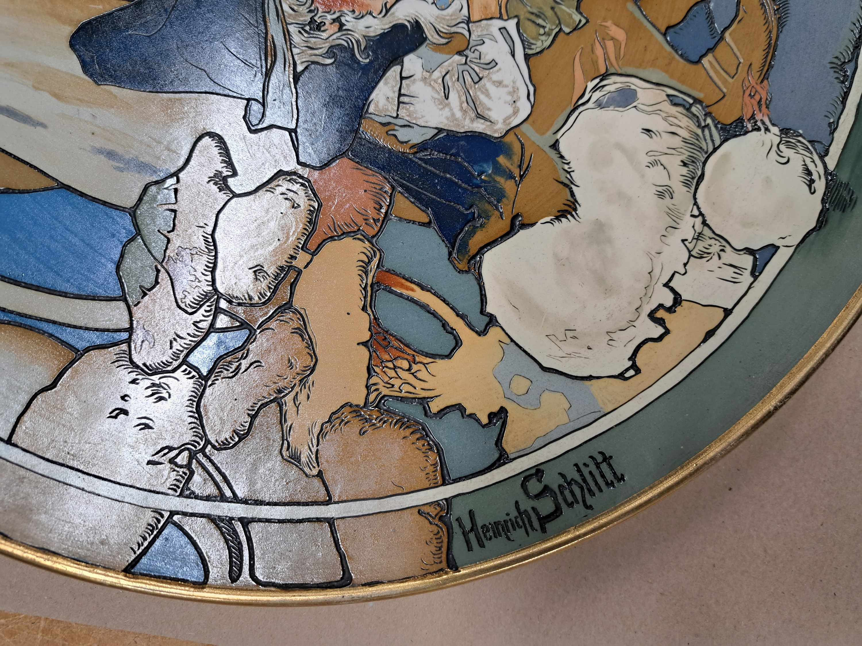 Detail b: Heinrich Schlitt, 1949 - 1923, Märchen-Wandteller, Villeroy & Boch, Mettlach, Modellnr. 2697, Märchenszene mit essendem Zwerg, in Pilzlandschaft ...