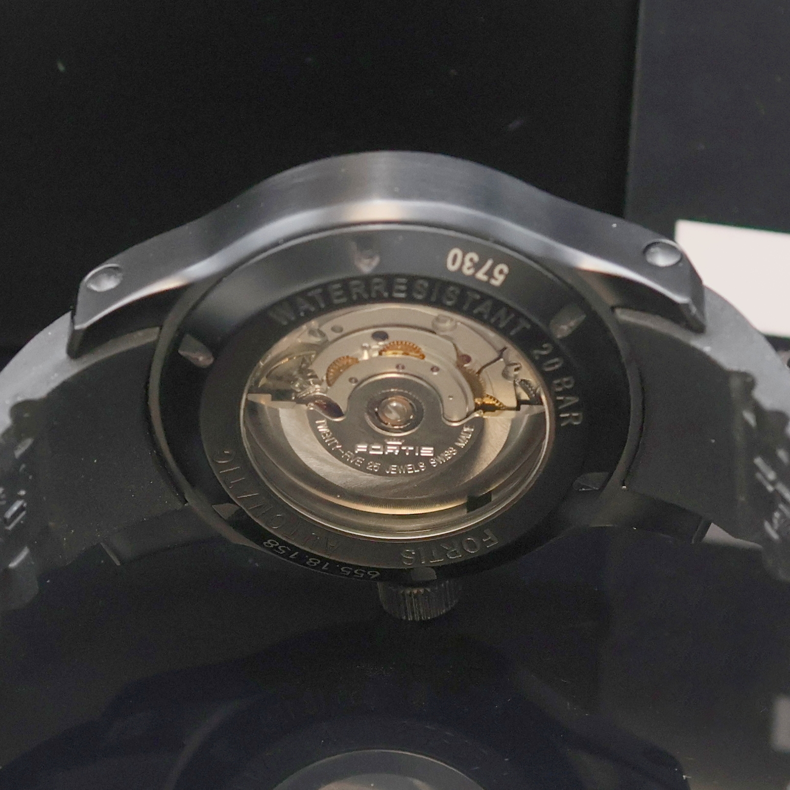 Detail e: FORTIS Herrenarmbanduhr Referenz 655.18.158, Schweiz um 2015, Automatik, beids. vergl. Geh. in geschw. Stahl, Boden verschr., orig. Kautschukband m. ...