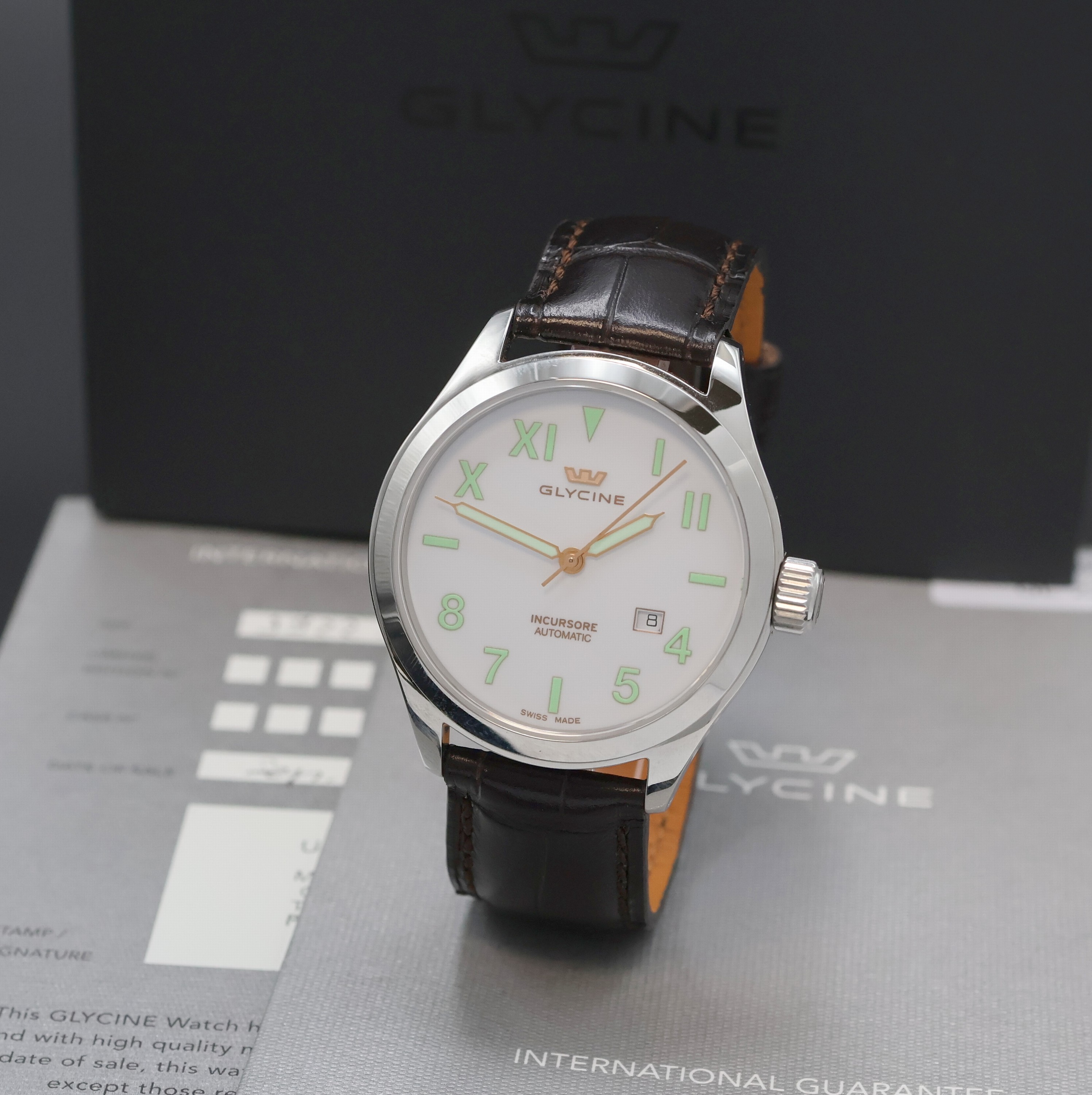 Glycine Incursore Herrenarmbanduhr Referenz 3922.3, Schweiz um 2014, Automatik, beids. vergl. Geh. inkl. orig. Lederband m. Dornschl., Boden u. Krone ...