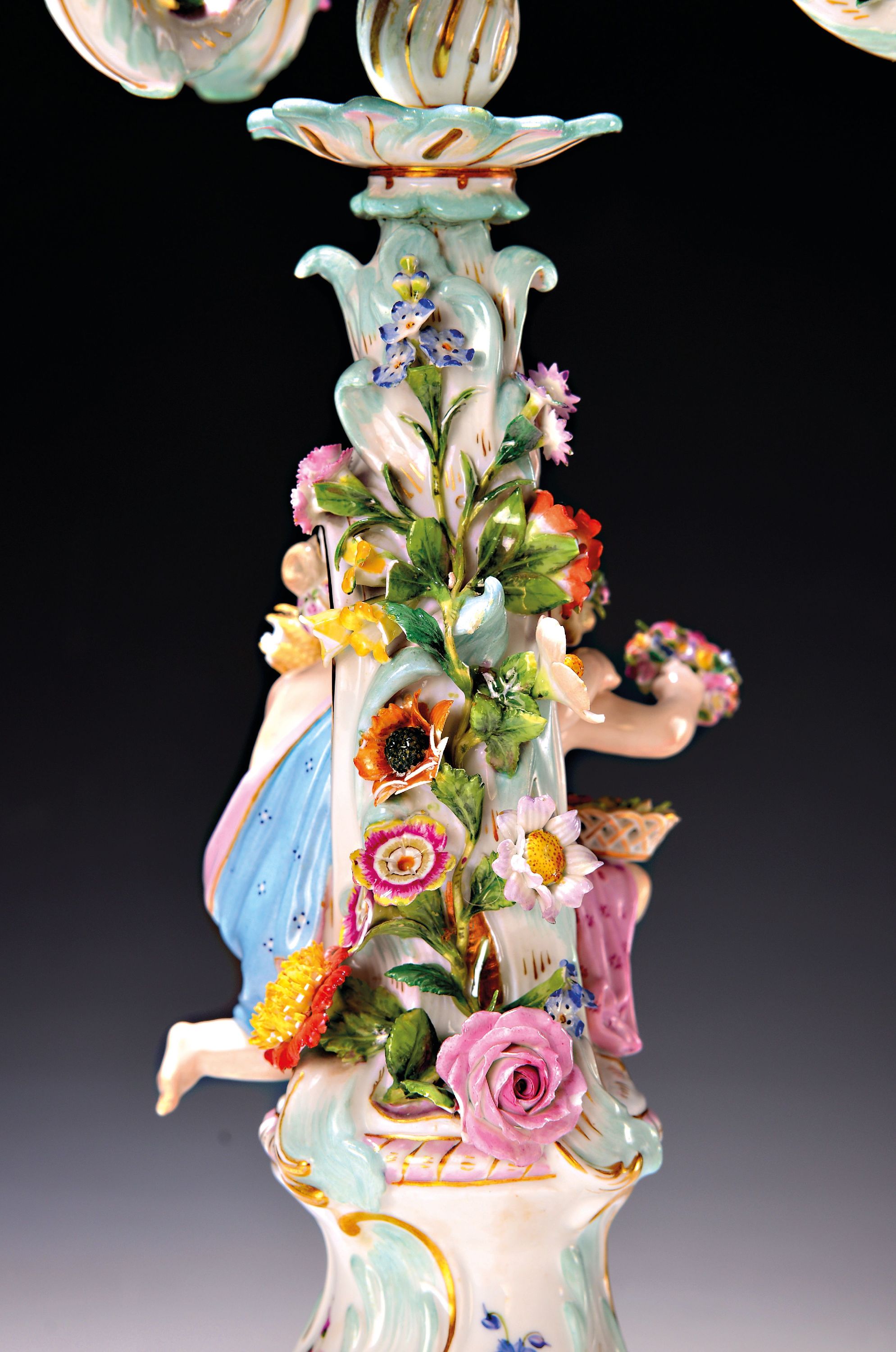 Detail a: Zwei Prunkkandelaber, Meissen, um, 1860, Allegorie auf die vier Jahreszeiten, polychrom bemalt, Goldstaffage, je Leuchter mit zwei Allegorien ...
