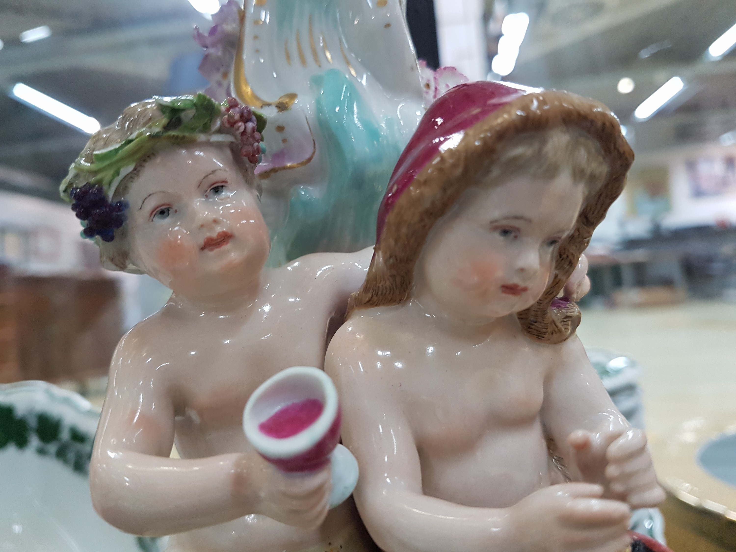 Detail h: Zwei Prunkkandelaber, Meissen, um, 1860, Allegorie auf die vier Jahreszeiten, polychrom bemalt, Goldstaffage, je Leuchter mit zwei Allegorien ...
