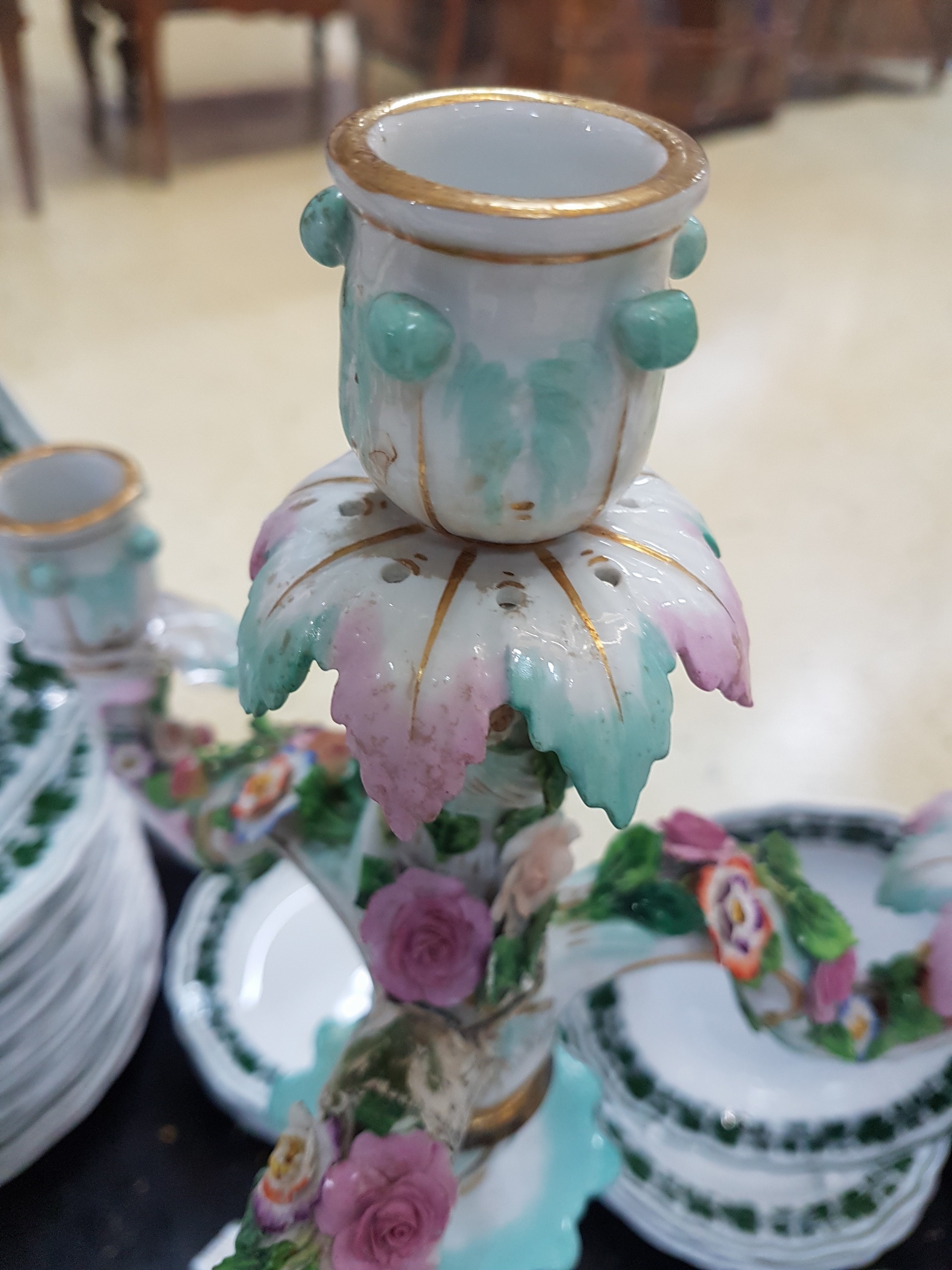 Detail j: Zwei Prunkkandelaber, Meissen, um, 1860, Allegorie auf die vier Jahreszeiten, polychrom bemalt, Goldstaffage, je Leuchter mit zwei Allegorien ...