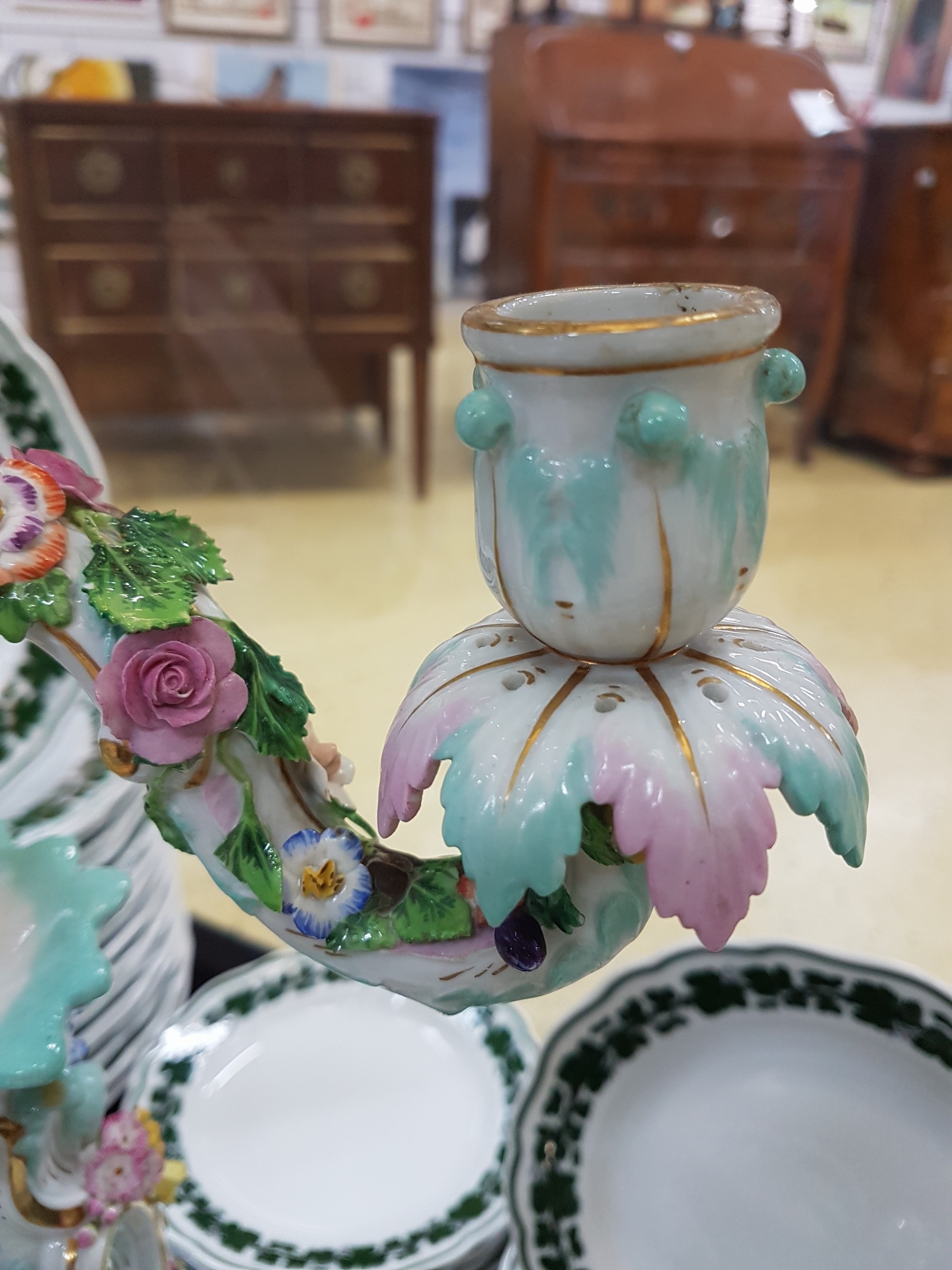 Detail k: Zwei Prunkkandelaber, Meissen, um, 1860, Allegorie auf die vier Jahreszeiten, polychrom bemalt, Goldstaffage, je Leuchter mit zwei Allegorien ...