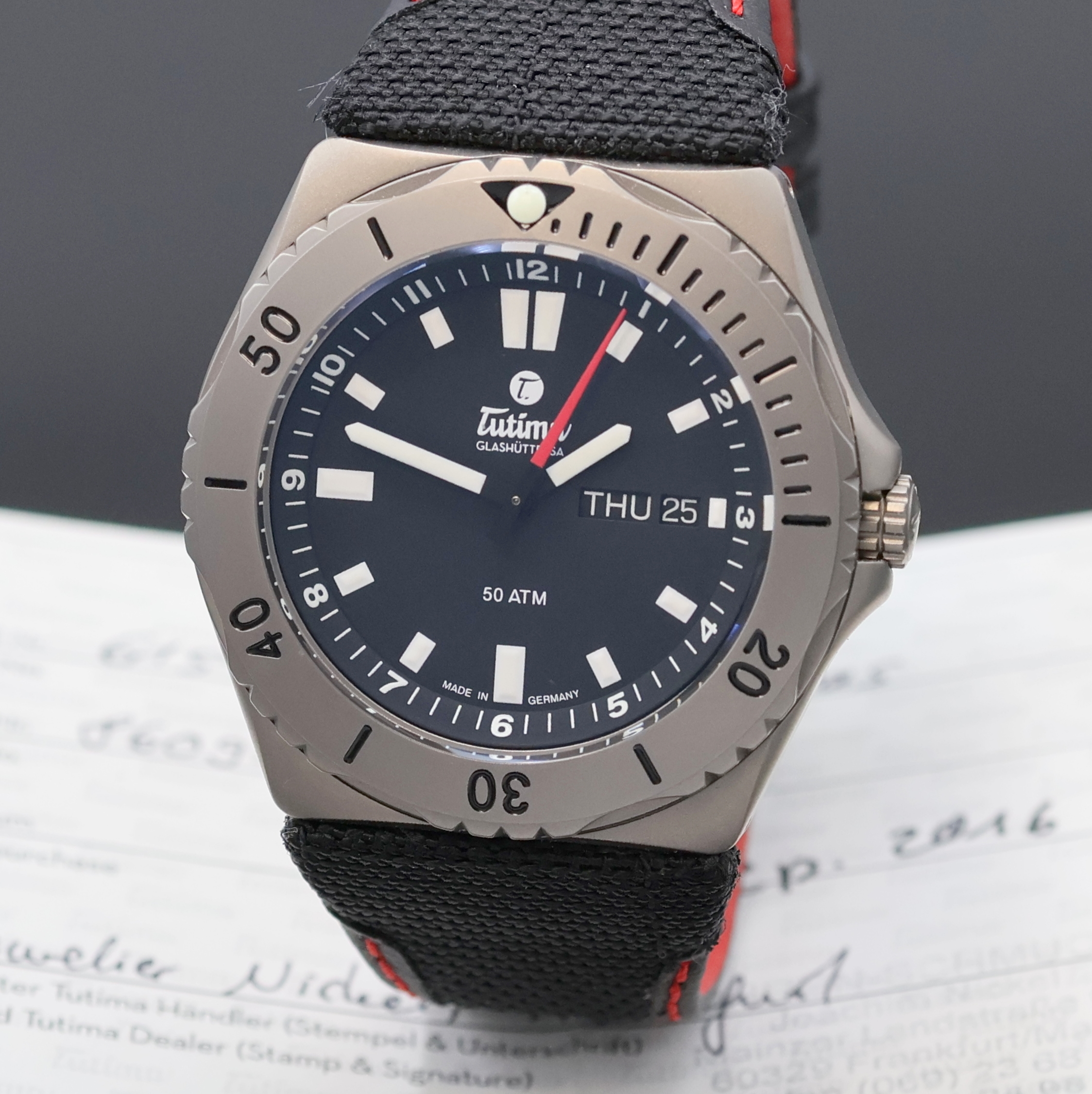 Detail a: TUTIMA M2 Seven Seas Herrenarmbanduhr in Titan Referenz 6151-01, Deutschland verk. lt. Garantie 09/2016, Automatik, Boden u. Krone verschr., ...