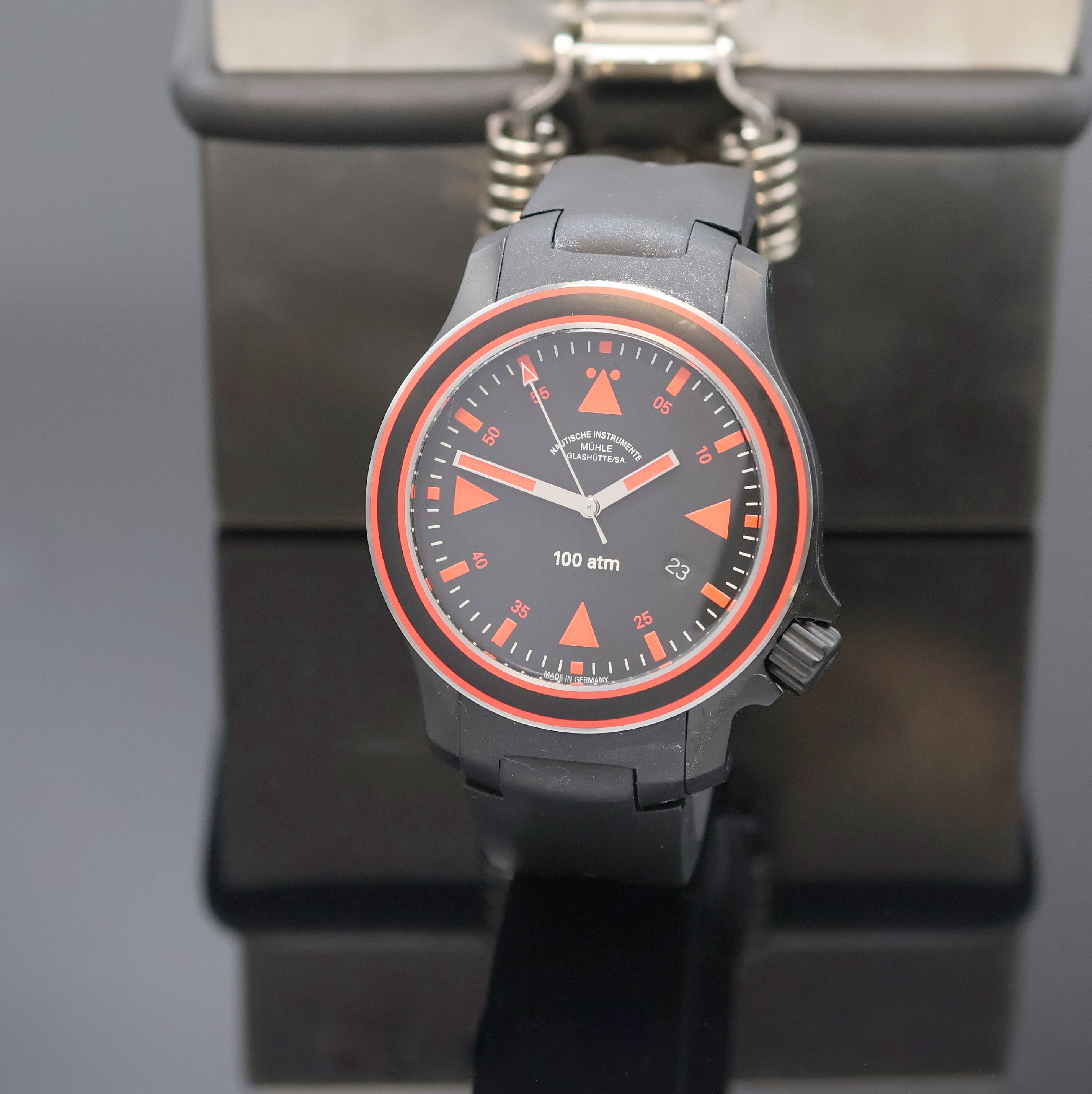 MÜHLE GLASHÜTTE Rescue-Timer auf 250 Stück limitierte Herrenarmbanduhr Referenz M1-41-53, Deutschland um 2012, Automatik, zum 10 Jährigen ...