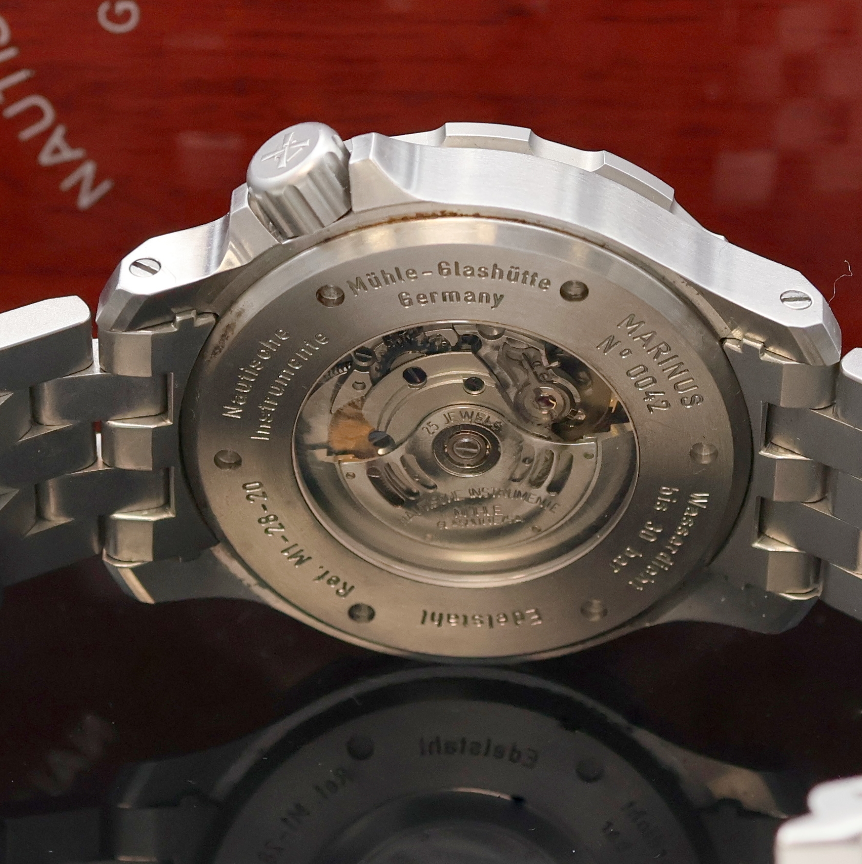 Detail d: NAUTISCHE INSTRUMENTE MÜHLE GLASHÜTTE/SA Marinus Herrenarmbanduhr Referenz M1-28-20, Deutschland um 2012, Automatik, beids. vergl. Edelstahlgeh. ...