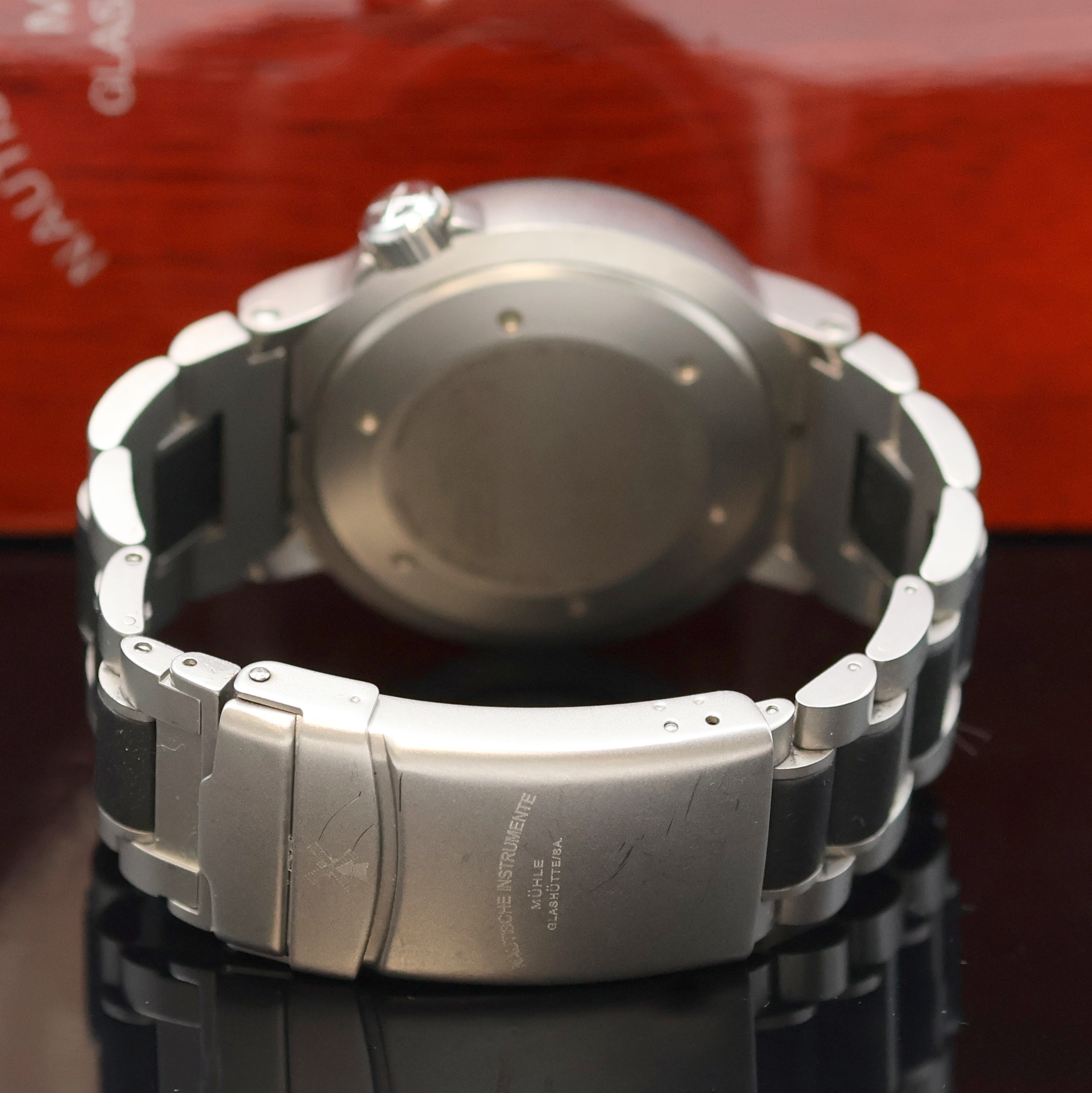 Detail b: MÜHLE GLASHÜTTE/SA. Nautische Instrumente Herrenarmbanduhr Modell S.A.R. Rescue-Timer Referenz M1-41-03, Deutschland um 2005, Automatik, ...
