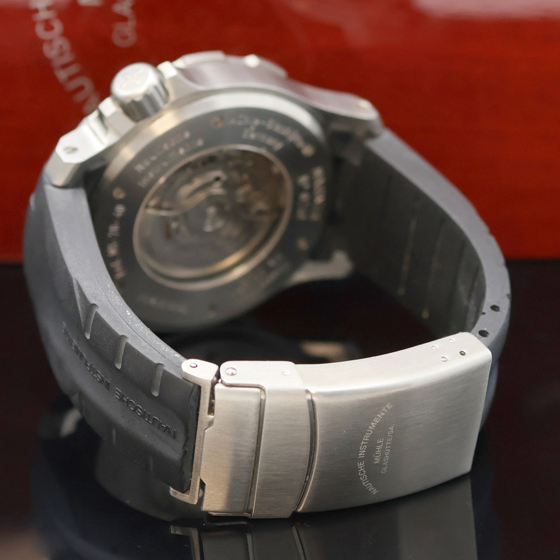 Detail b: NAUTISCHE INSTRUMENTE MÜHLE GLASHÜTTE SA Marinus Herrenarmbanduhr Referenz M1-28-40, Deutschland um 2015, Automatik, beids. vergl. Geh. in ...
