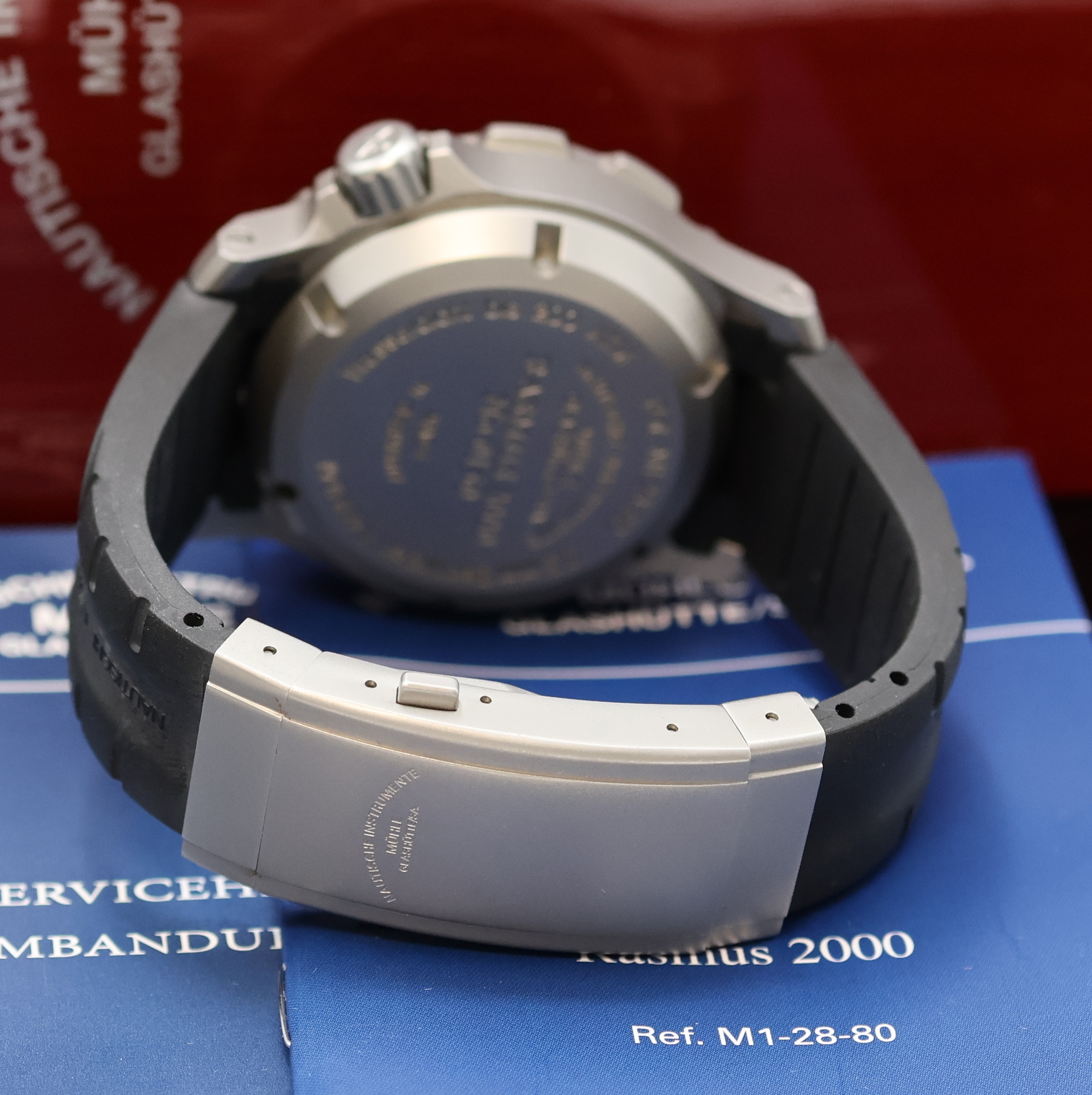 Detail b: MÜHLE GLASHÜTTE Rasmus 2000 Herrenarmbanduhr Referenz M1-28-87-KB, Automatik, Edelstahlgeh. inkl. orig. Kautschukband m. orig. Faltschl., Boden und ...
